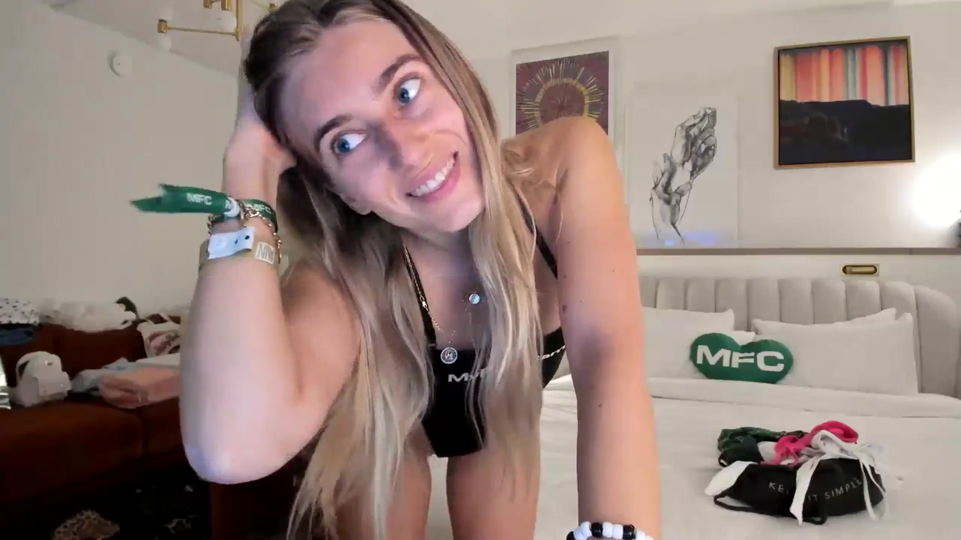 Gallery image thumbnail from Vodka_Queen's myfreecams stream on, 01/25/2025, 03:18 image 9 of 20