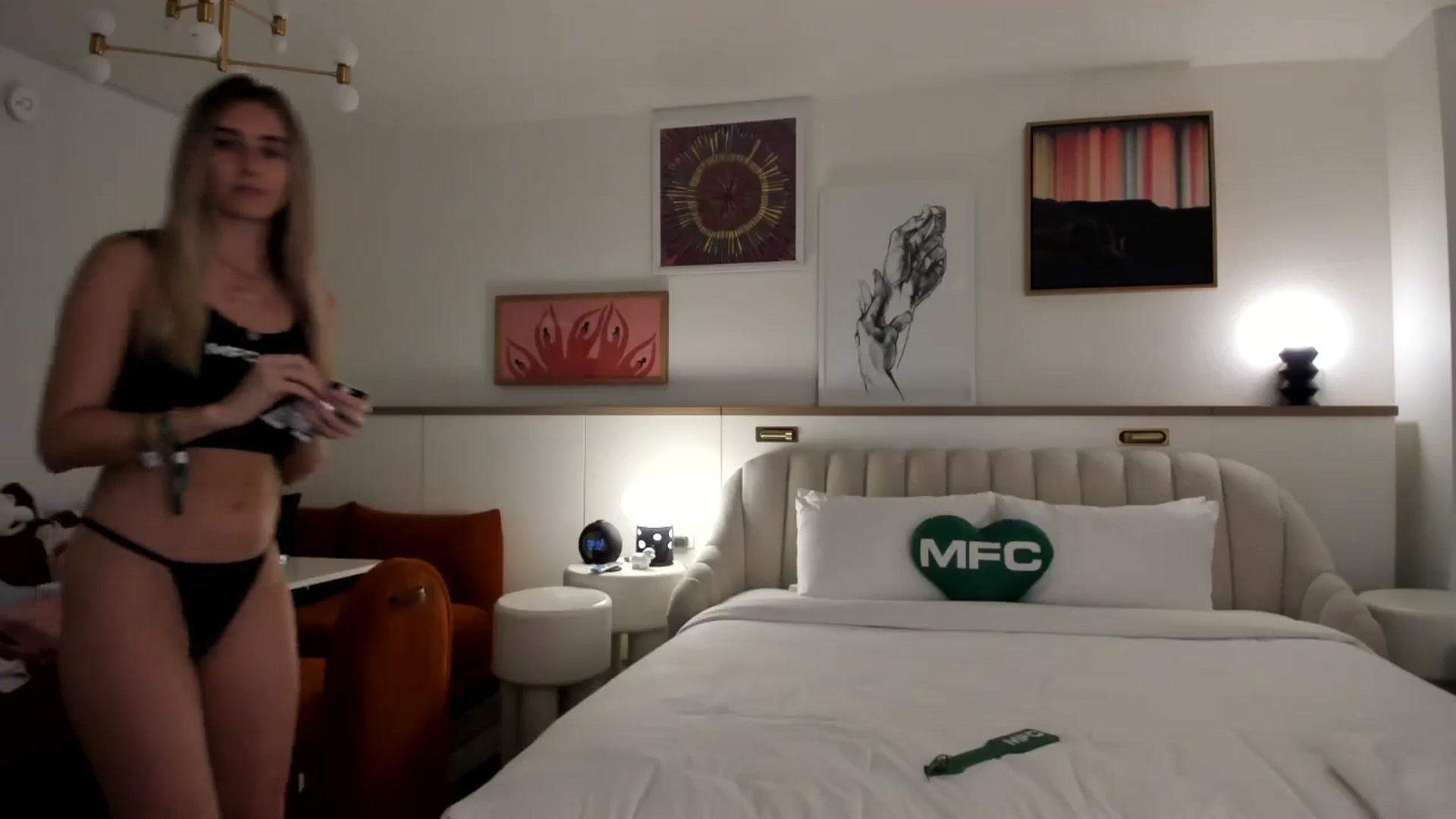 Gallery image thumbnail from Vodka_Queen's myfreecams stream on, 01/26/2025, 02:40 image 16 of 20