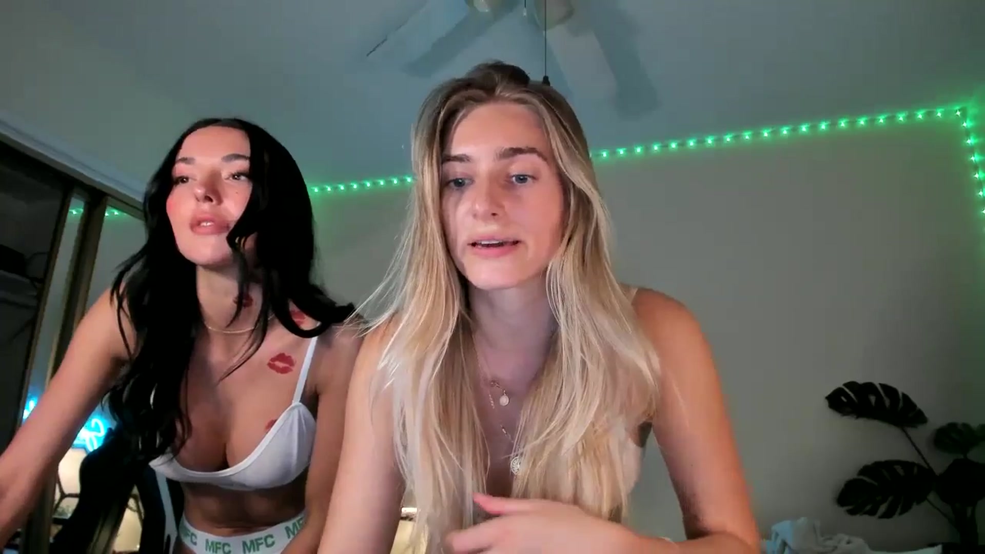 Gallery image thumbnail from Vodka_Queen's myfreecams stream on, 01/28/2025, 08:07 image 12 of 20