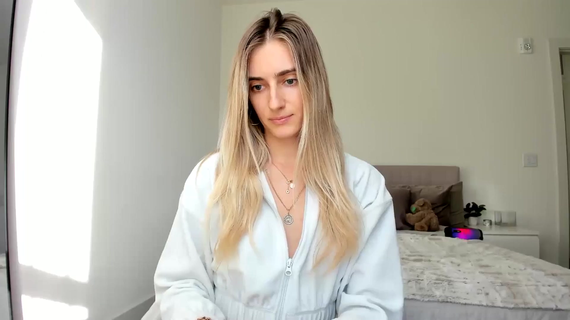 Gallery image thumbnail from Vodka_Queen's myfreecams stream on, 01/30/2025, 24:04 image 16 of 20
