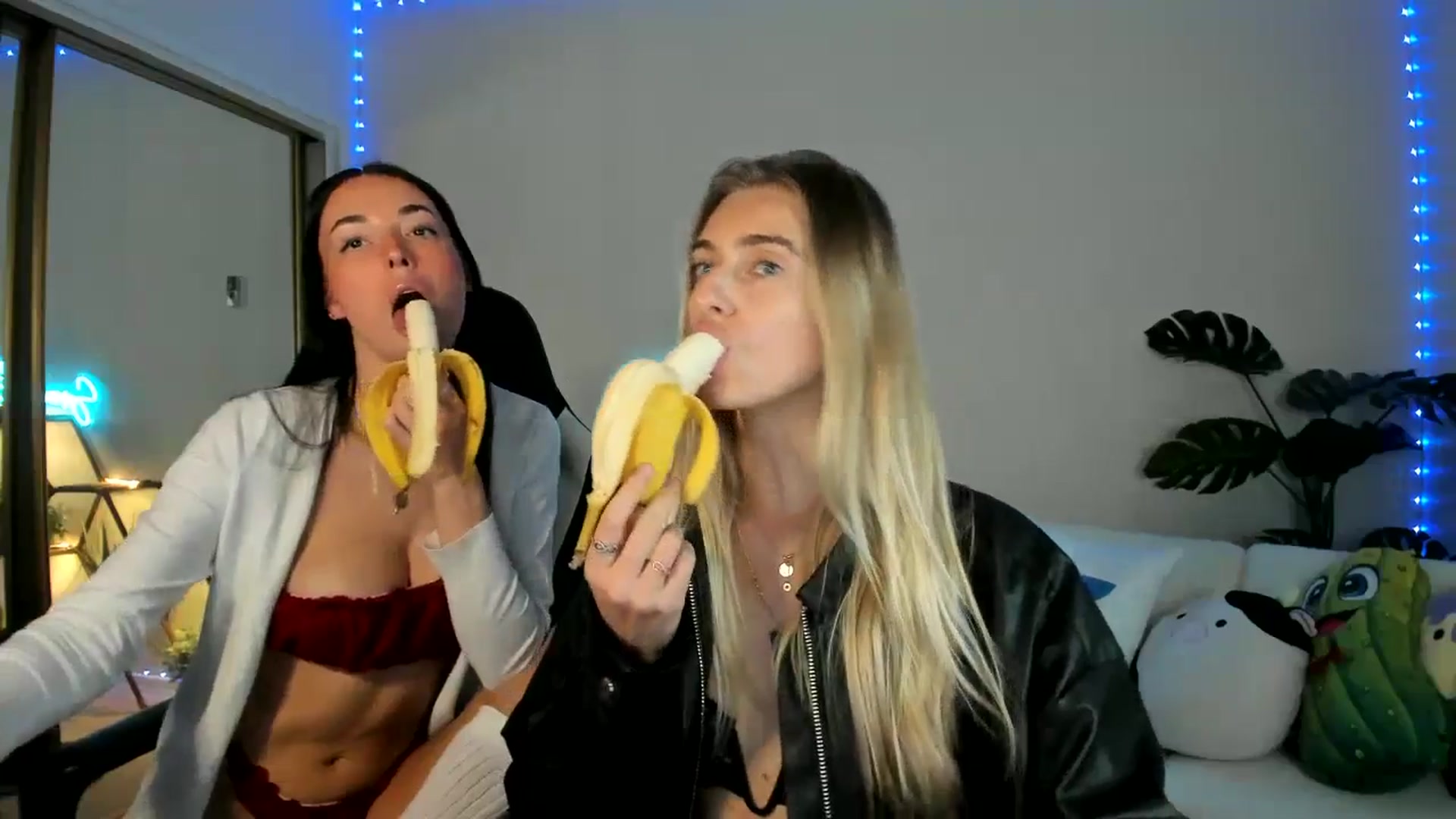 Gallery image thumbnail from Vodka_Queen's myfreecams stream on, 02/02/2025, 04:04 image 8 of 20