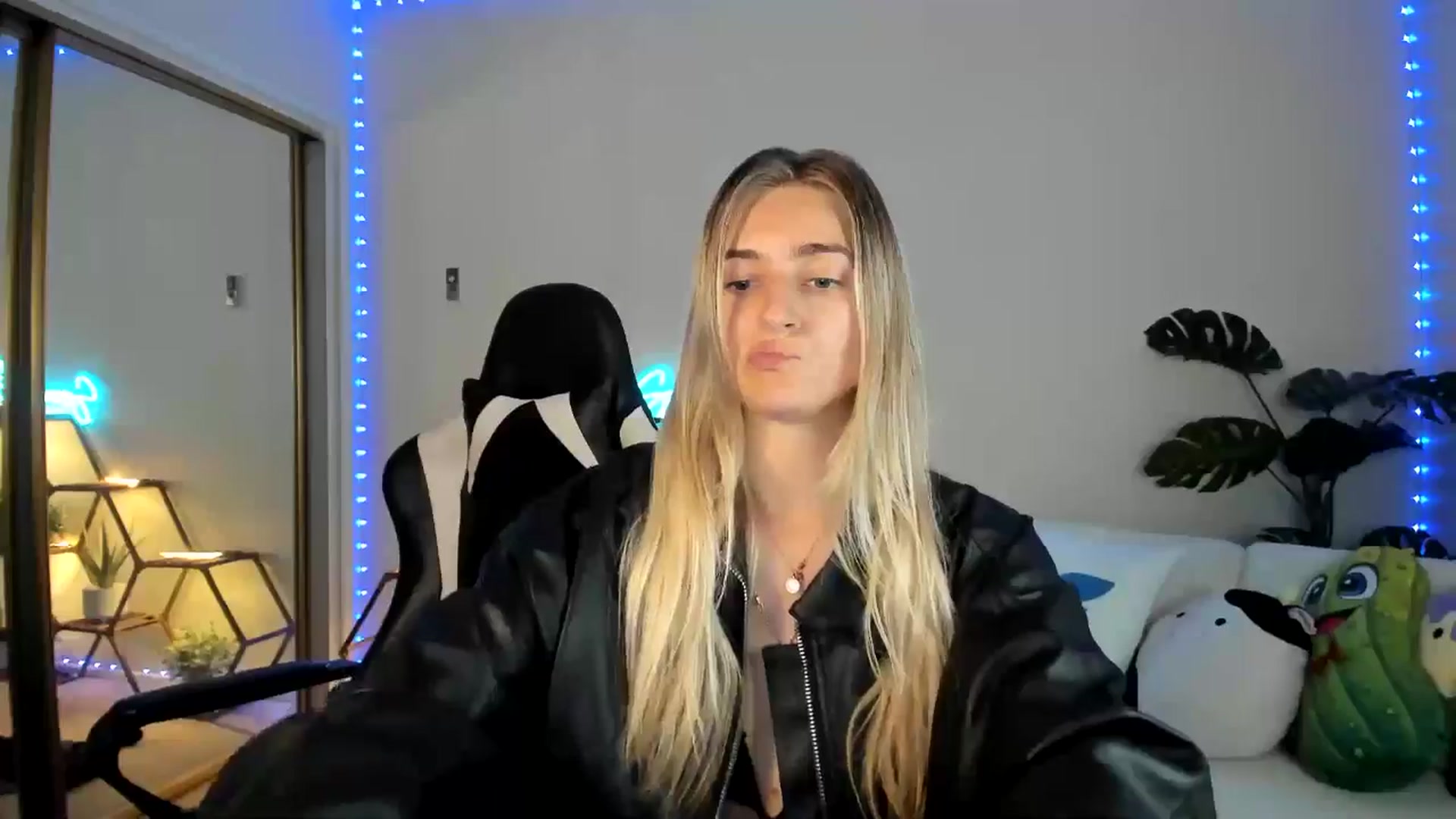 Gallery image thumbnail from Vodka_Queen's myfreecams stream on, 02/02/2025, 04:04 image 9 of 20
