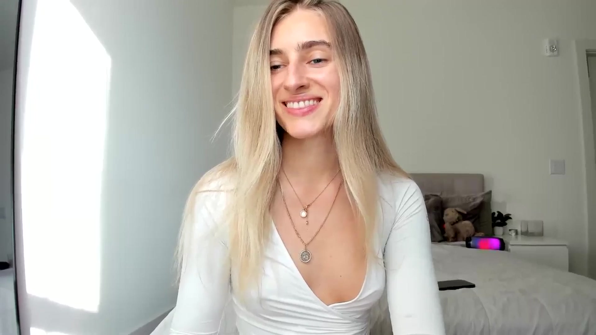 Gallery image thumbnail from Vodka_Queen's myfreecams stream on, 02/02/2025, 23:31 image 17 of 20