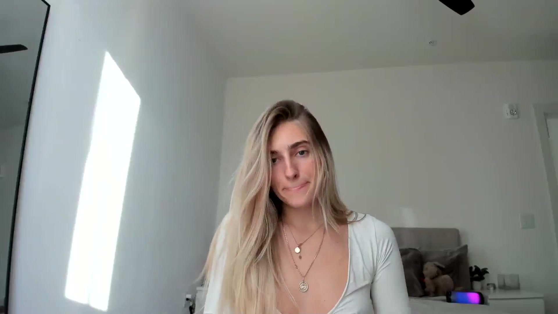 Gallery image thumbnail from Vodka_Queen's myfreecams stream on, 02/03/2025, 24:40 image 9 of 20