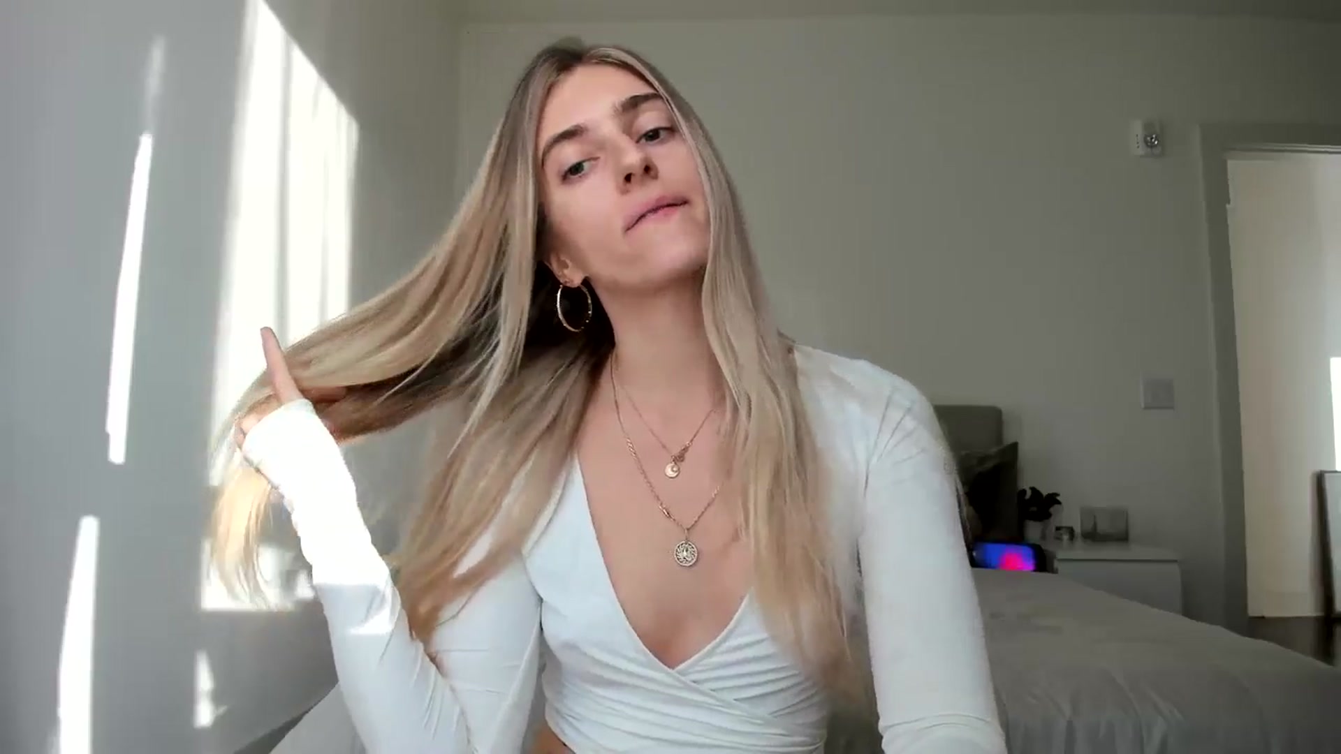 Gallery image thumbnail from Vodka_Queen's myfreecams stream on, 02/03/2025, 24:40 image 19 of 20