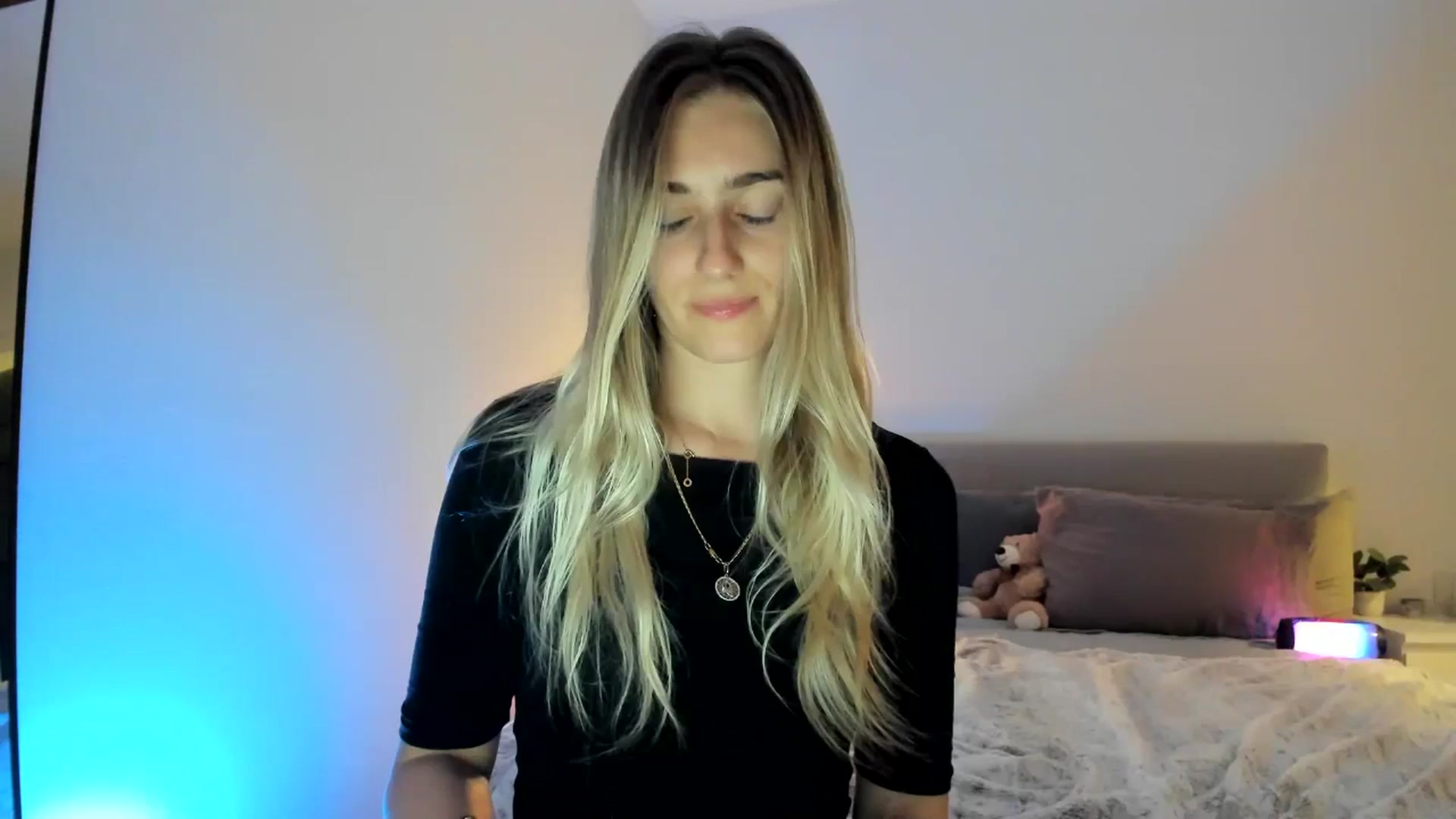 Gallery image thumbnail from Vodka_Queen's myfreecams stream on, 02/04/2025, 08:53 image 16 of 20