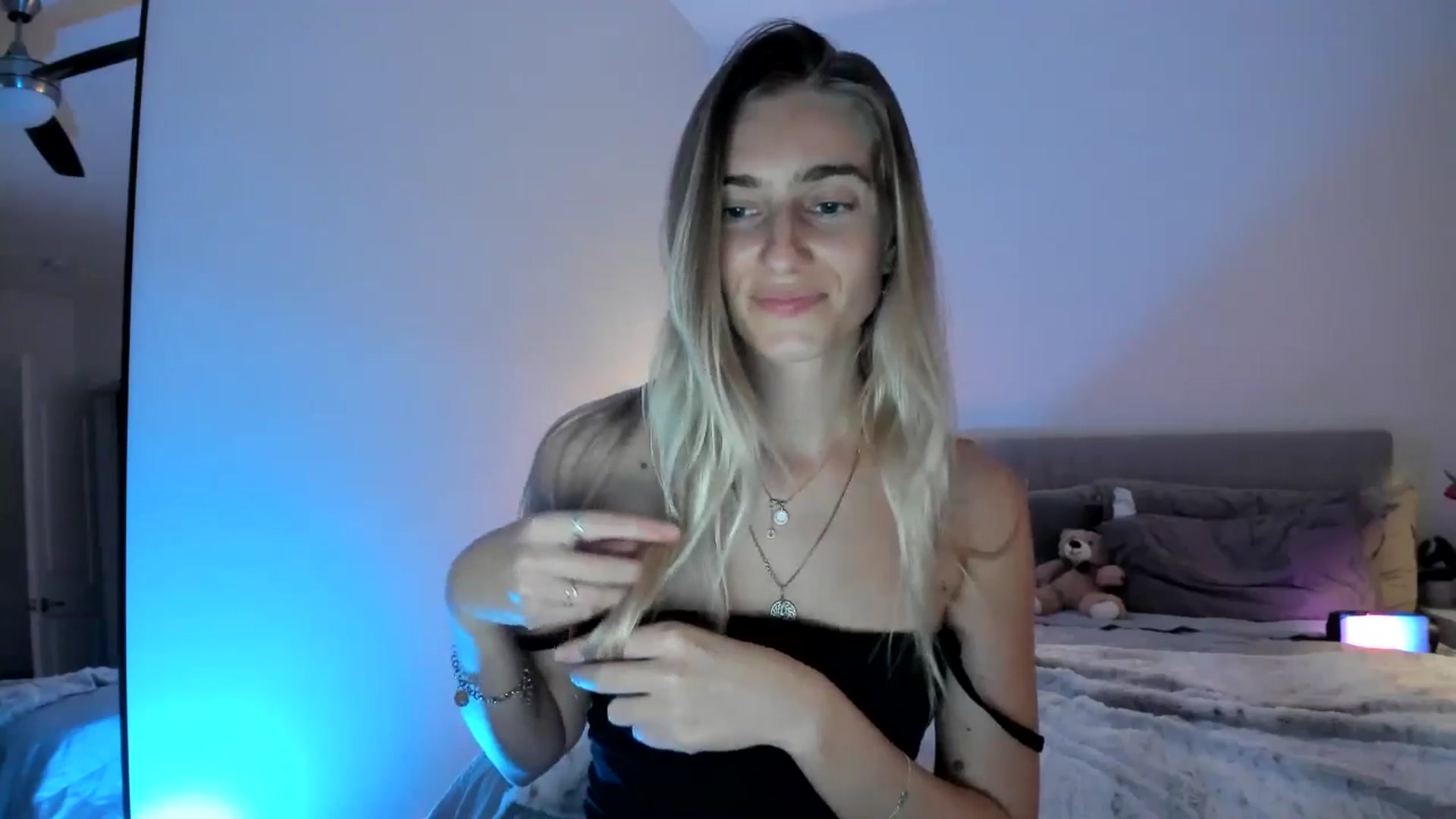 Gallery image thumbnail from Vodka_Queen's myfreecams stream on, 02/05/2025, 07:49 image 19 of 20
