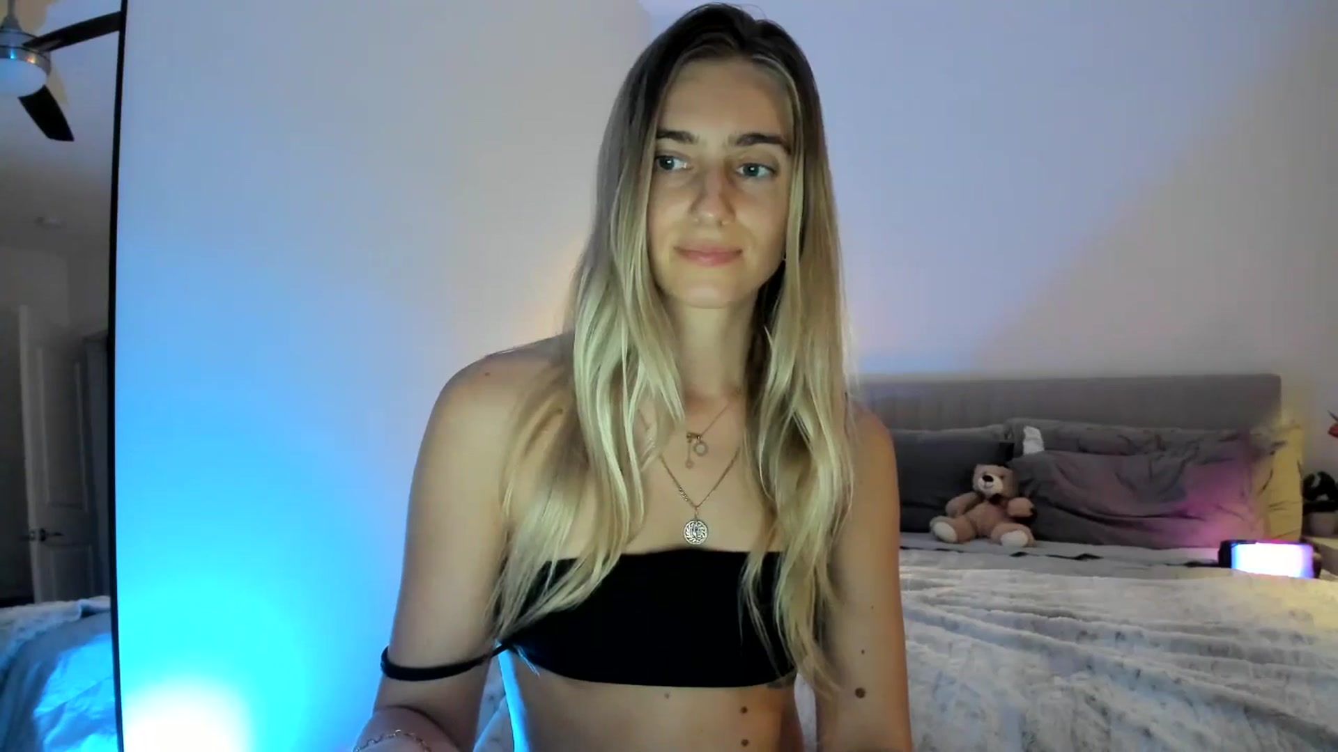 Gallery image thumbnail from Vodka_Queen's myfreecams stream on, 02/05/2025, 07:49 image 17 of 20
