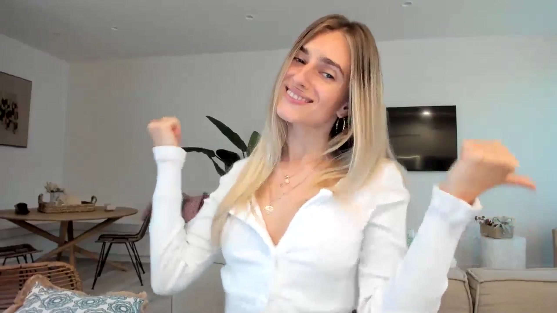 Gallery image thumbnail from Vodka_Queen's myfreecams stream on, 02/09/2025, 01:11 image 19 of 20