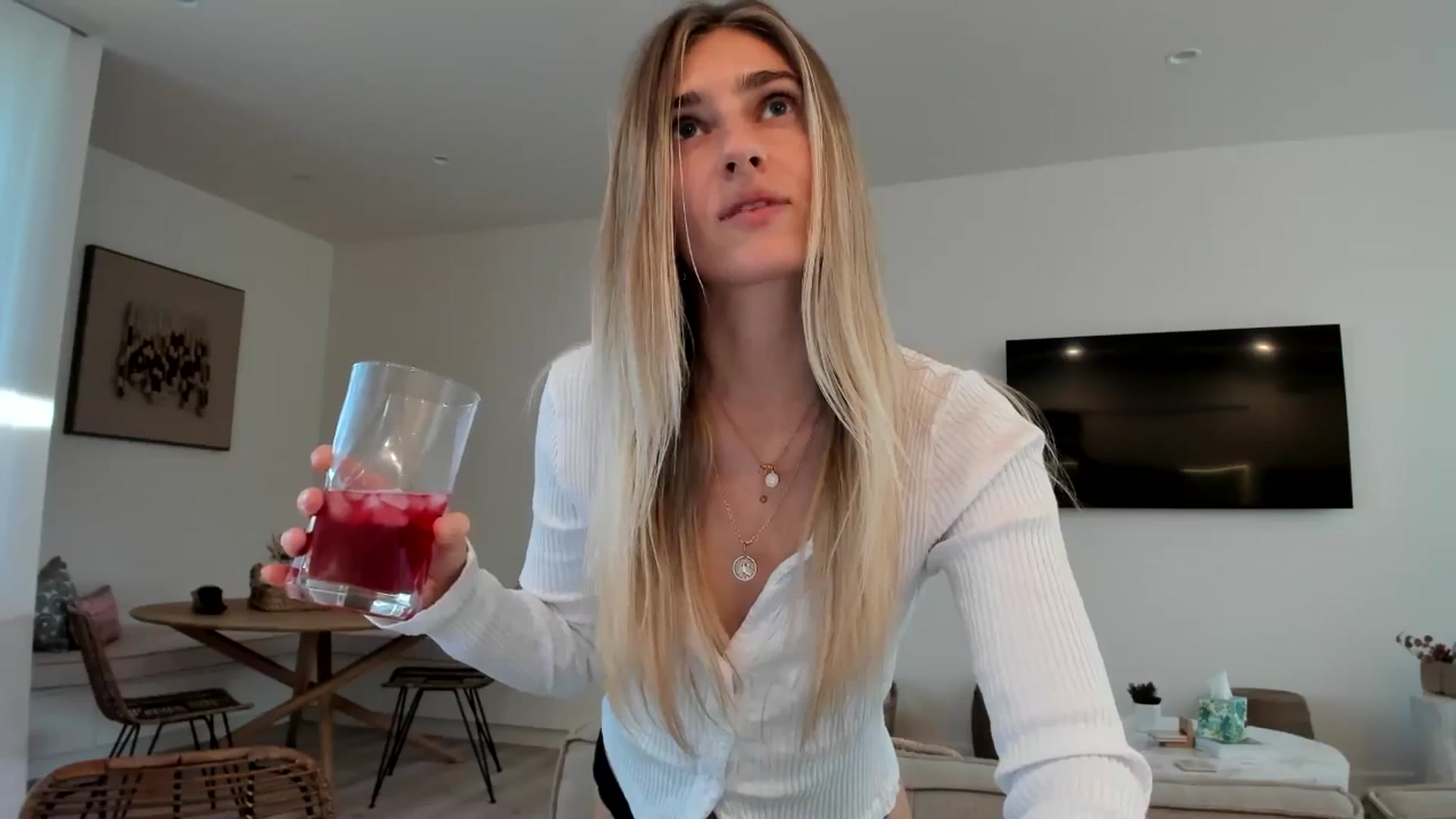 Gallery image thumbnail from Vodka_Queen's myfreecams stream on, 02/09/2025, 01:11 image 16 of 20