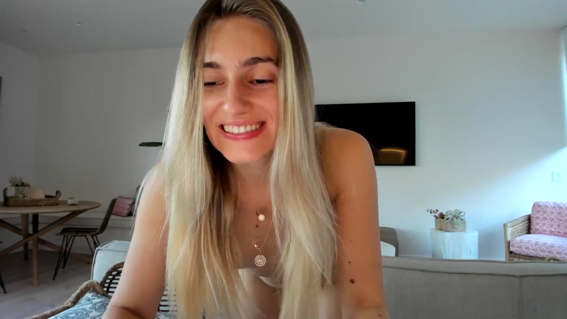 Gallery image thumbnail from Vodka_Queen's myfreecams stream on, 02/09/2025, 16:29 image 13 of 20