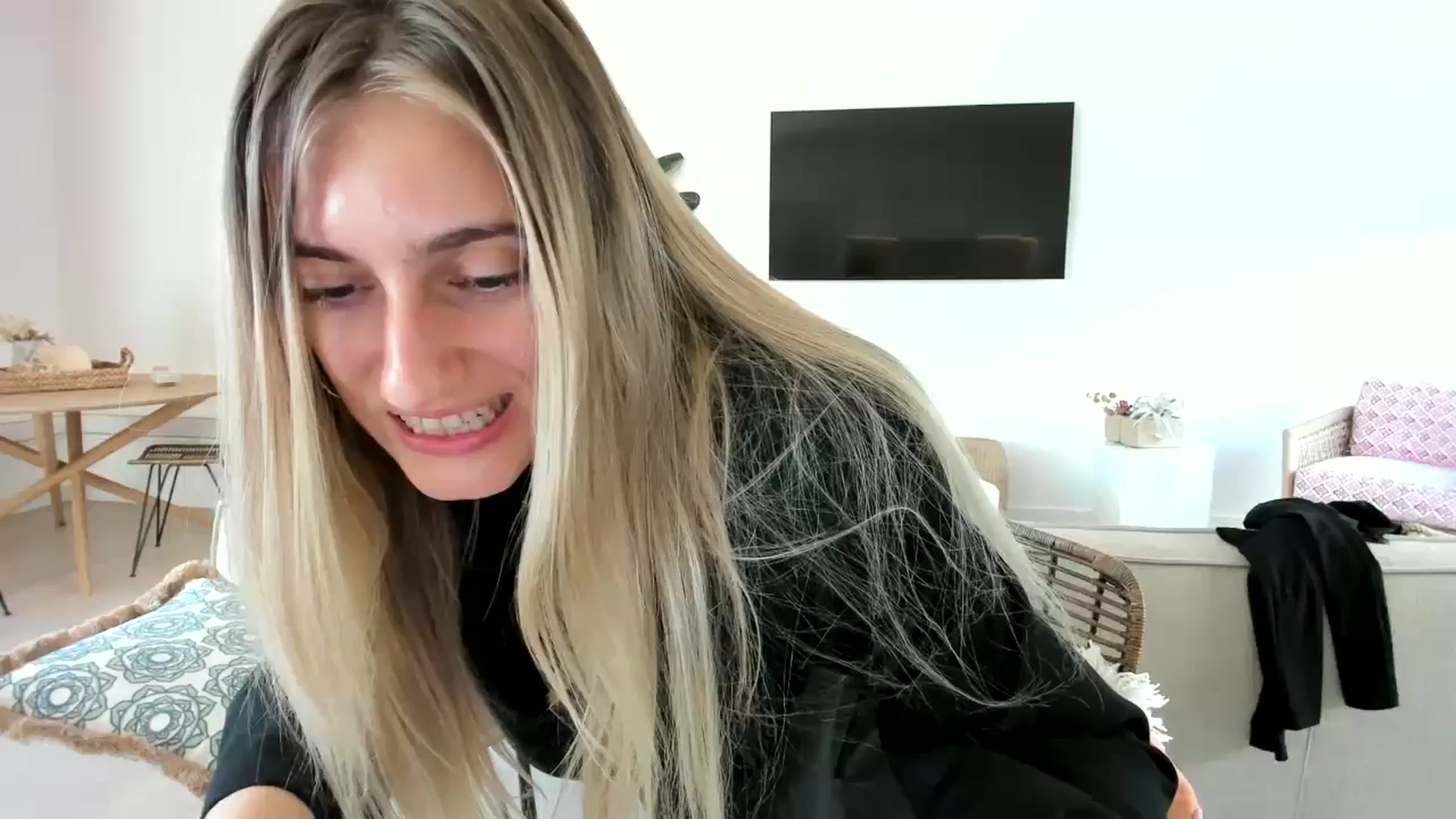 Gallery image thumbnail from Vodka_Queen's myfreecams stream on, 02/09/2025, 17:10 image 8 of 20