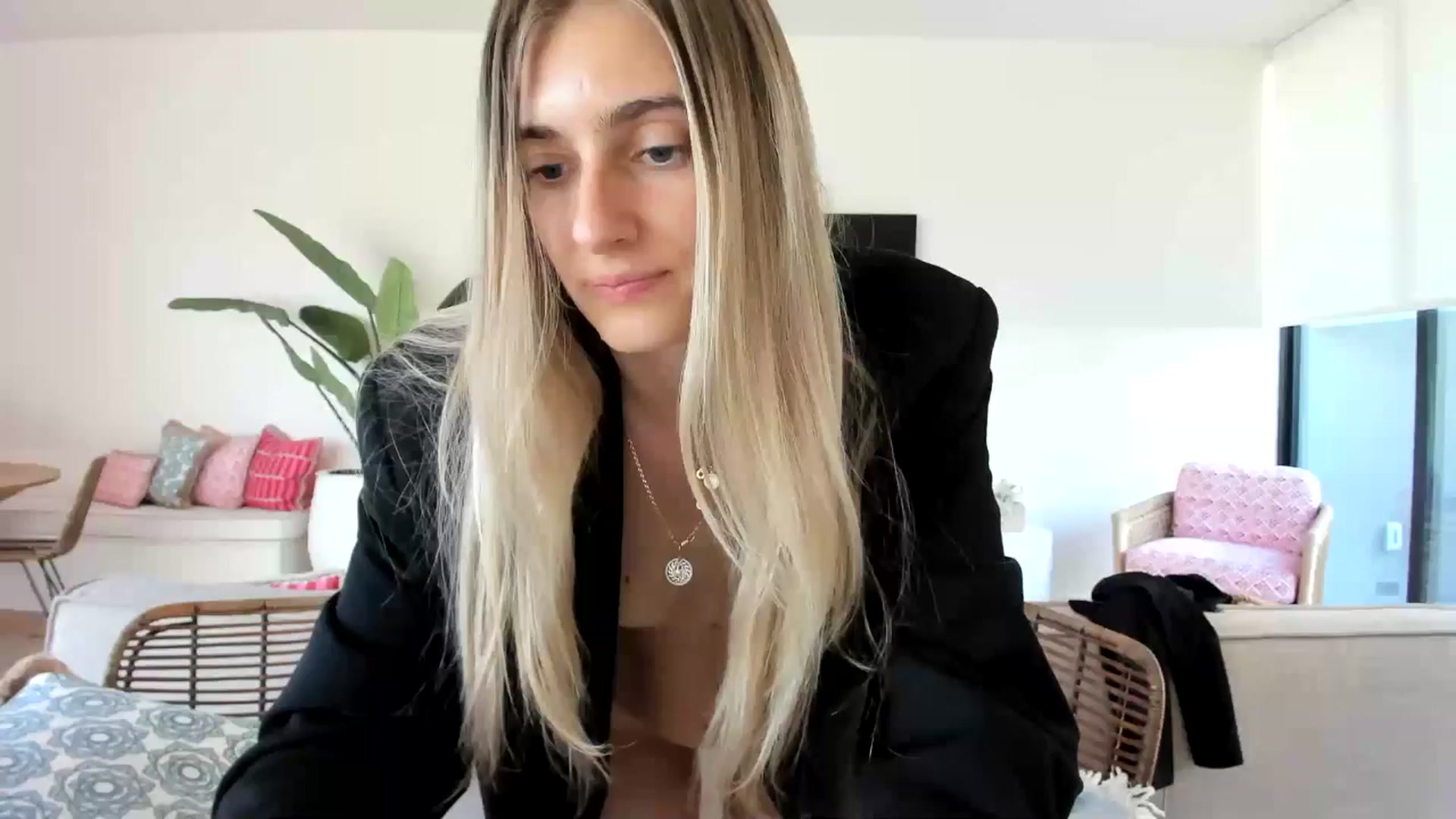 Gallery image thumbnail from Vodka_Queen's myfreecams stream on, 02/09/2025, 17:10 image 2 of 20