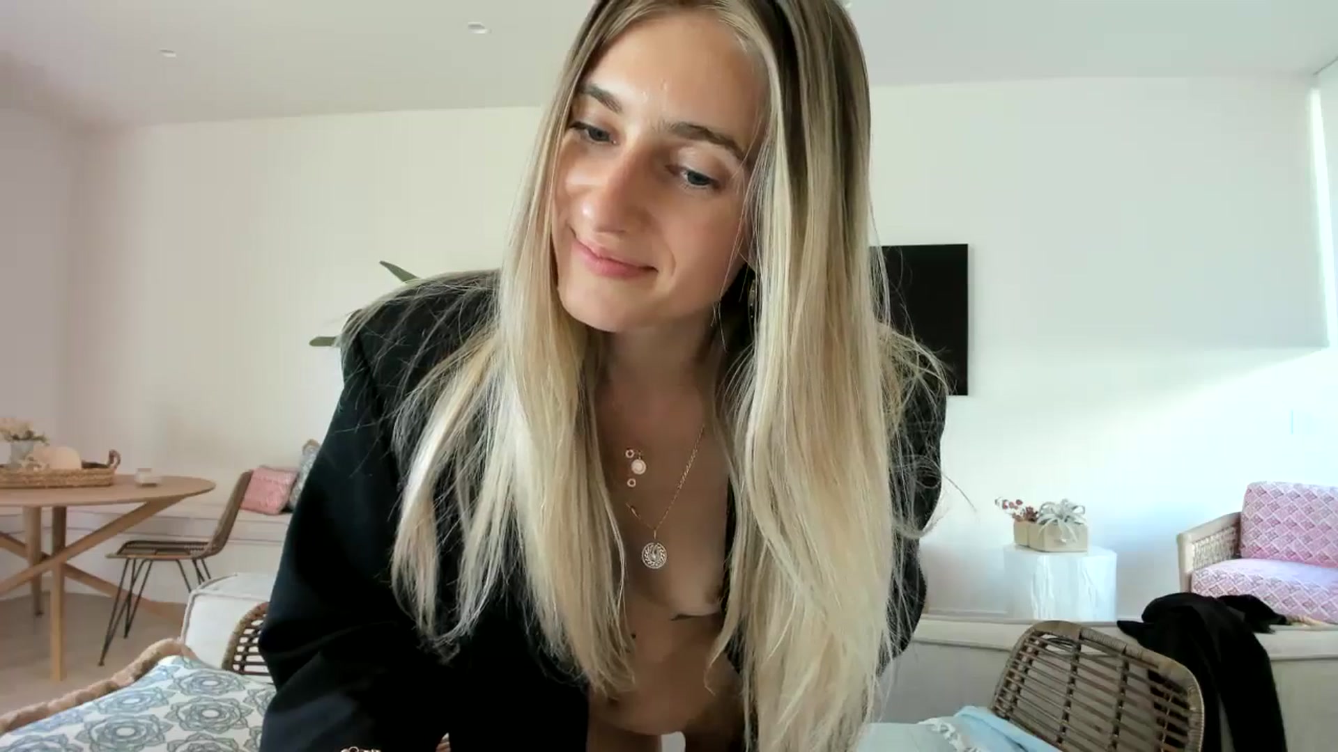 Gallery image thumbnail from Vodka_Queen's myfreecams stream on, 02/09/2025, 17:10 image 6 of 20