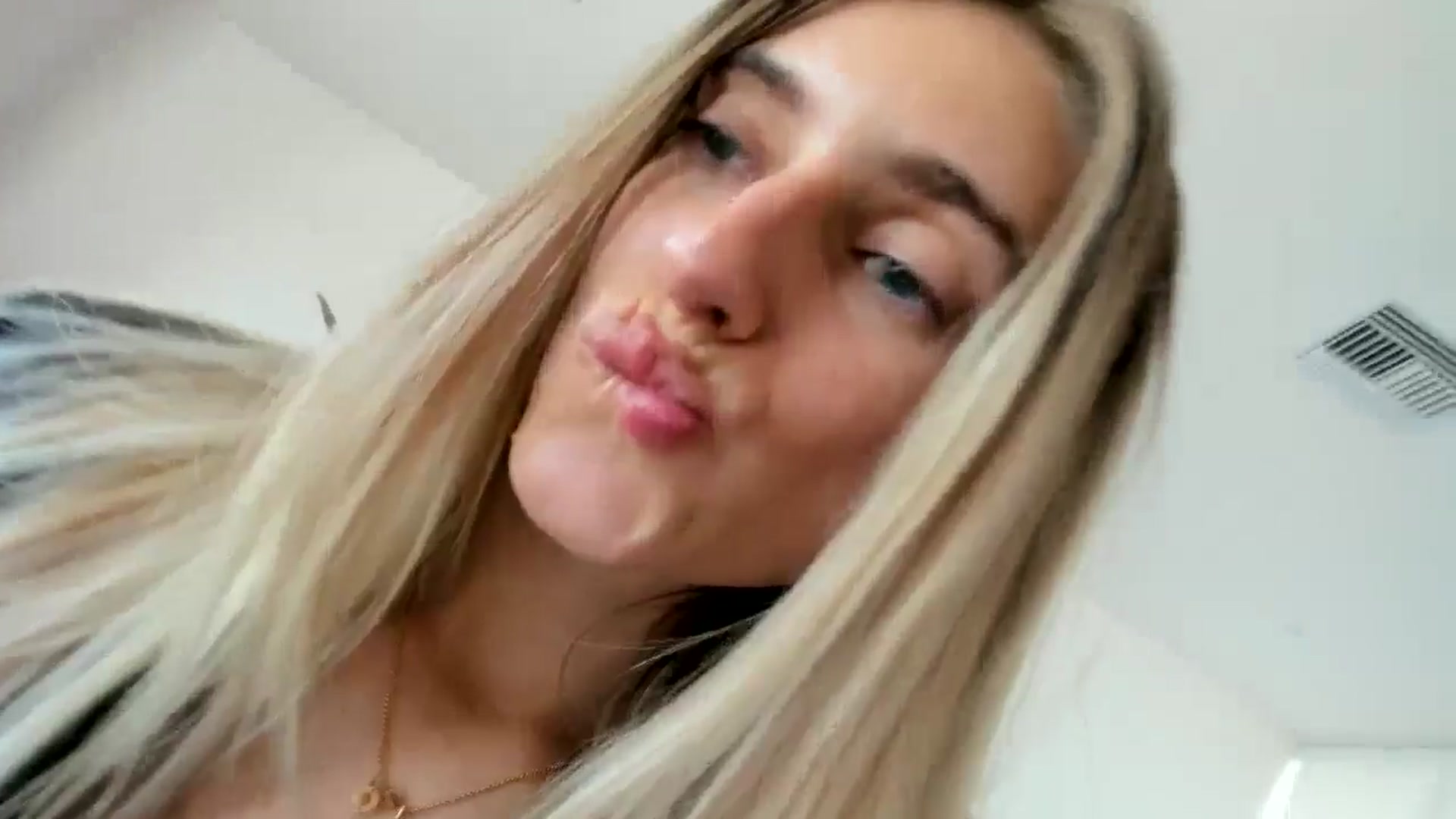 Gallery image thumbnail from Vodka_Queen's myfreecams stream on, 02/09/2025, 17:10 image 5 of 20