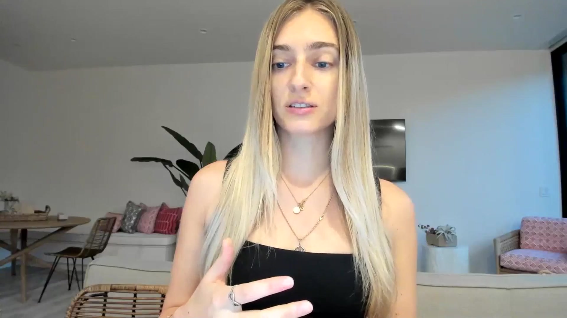 Gallery image thumbnail from Vodka_Queen's myfreecams stream on, 02/11/2025, 01:32 image 17 of 20