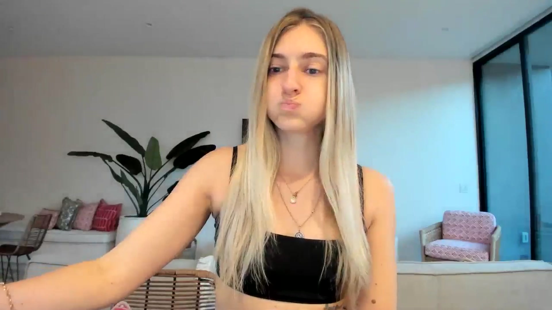 Gallery image thumbnail from Vodka_Queen's myfreecams stream on, 02/11/2025, 01:32 image 3 of 20