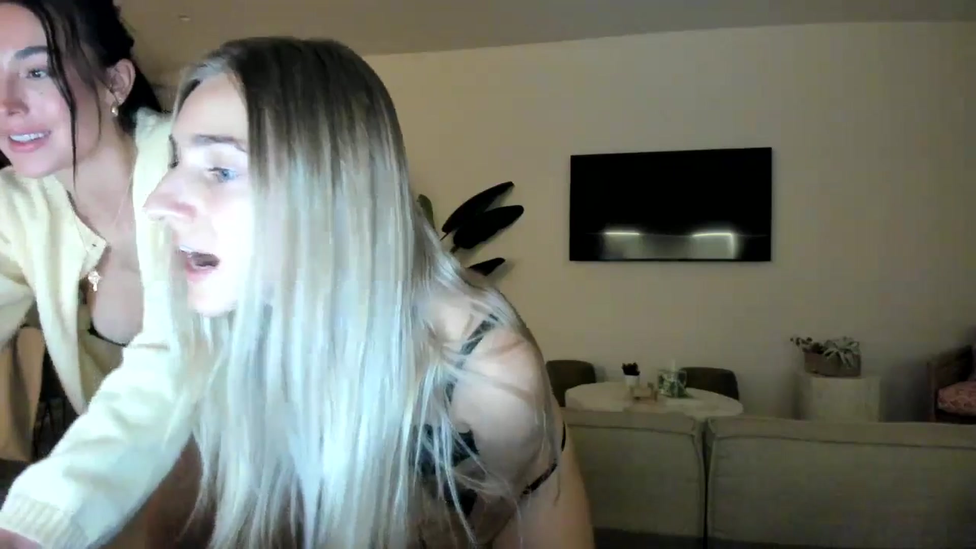 Gallery image thumbnail from Vodka_Queen's myfreecams stream on, 02/16/2025, 10:22 image 2 of 20