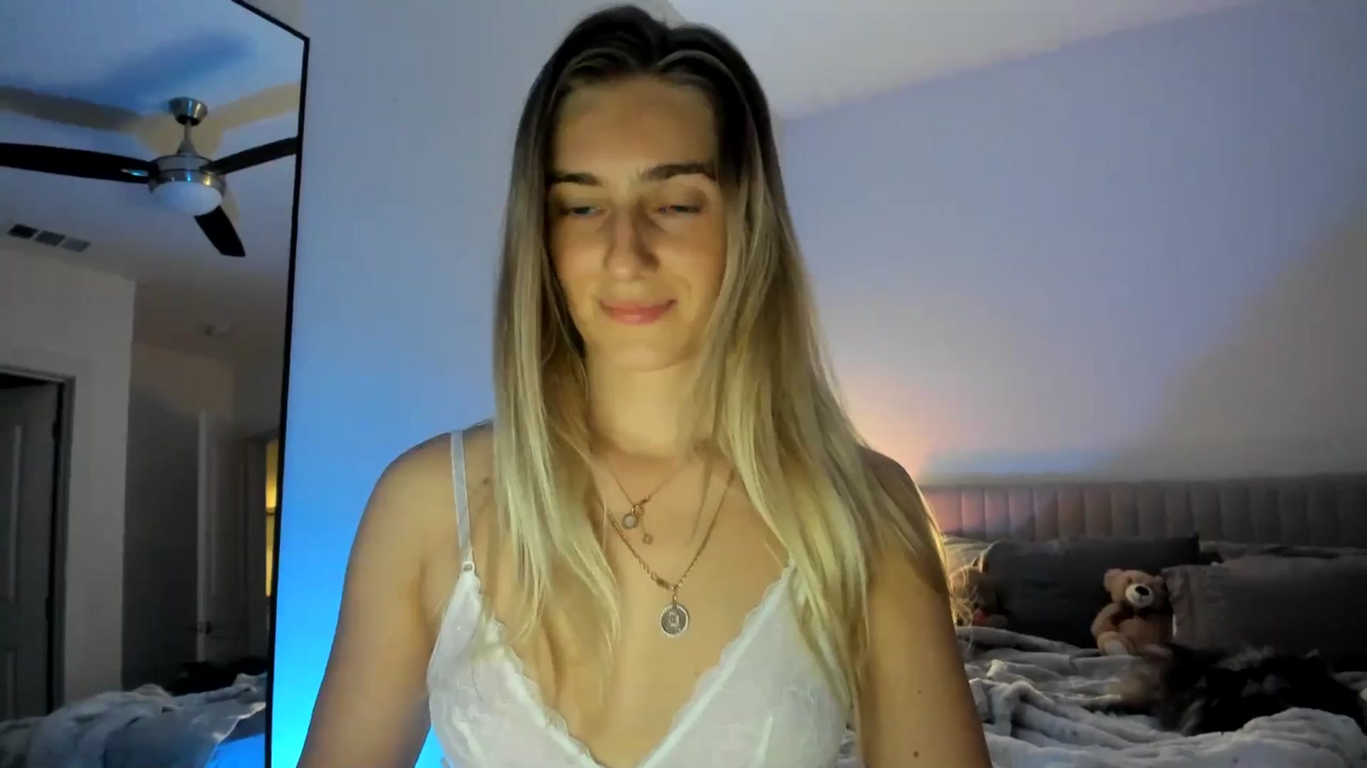 Gallery image thumbnail from Vodka_Queen's myfreecams stream on, 02/19/2025, 10:08 image 3 of 20