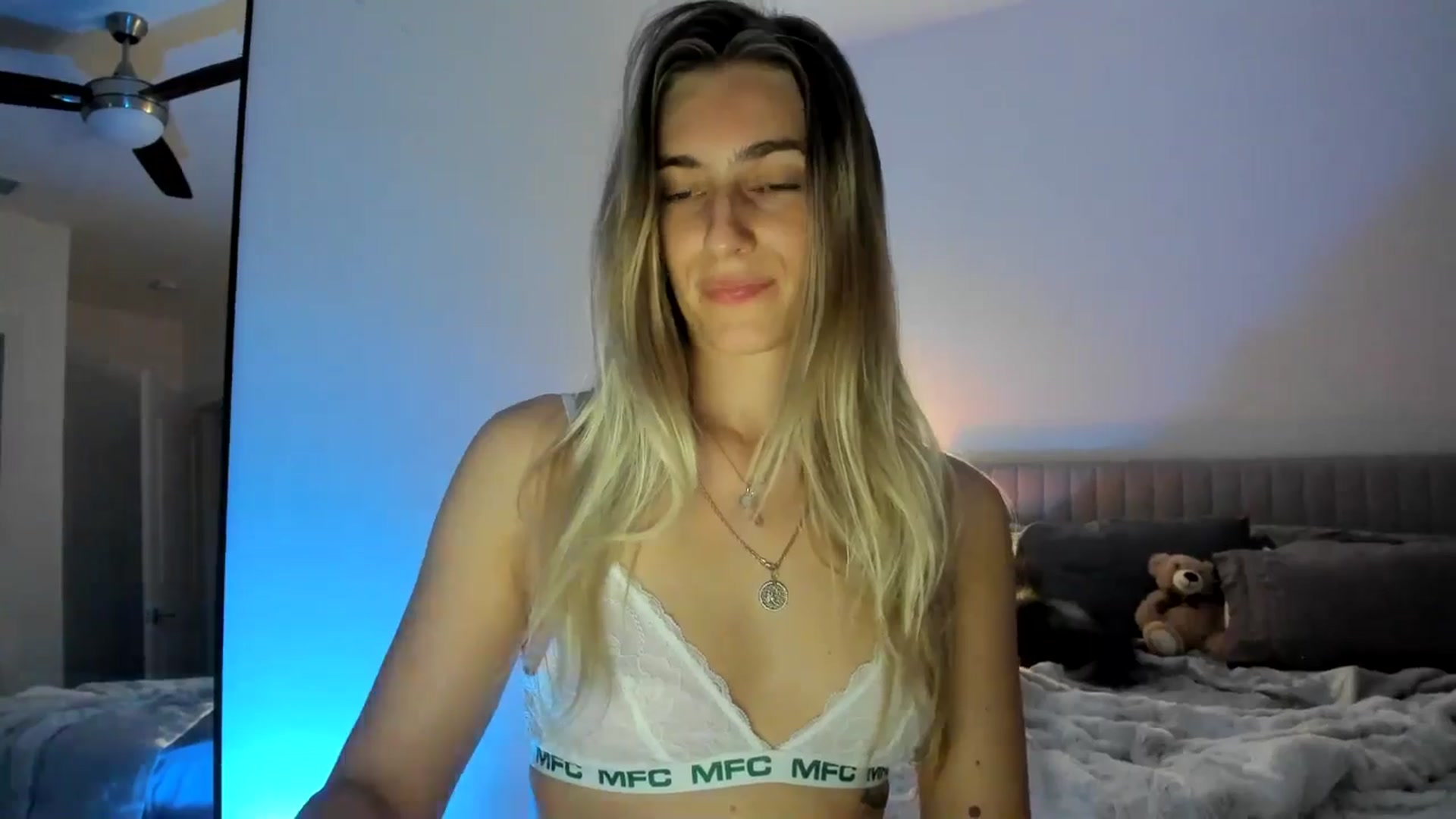 Gallery image thumbnail from Vodka_Queen's myfreecams stream on, 02/19/2025, 10:08 image 6 of 20