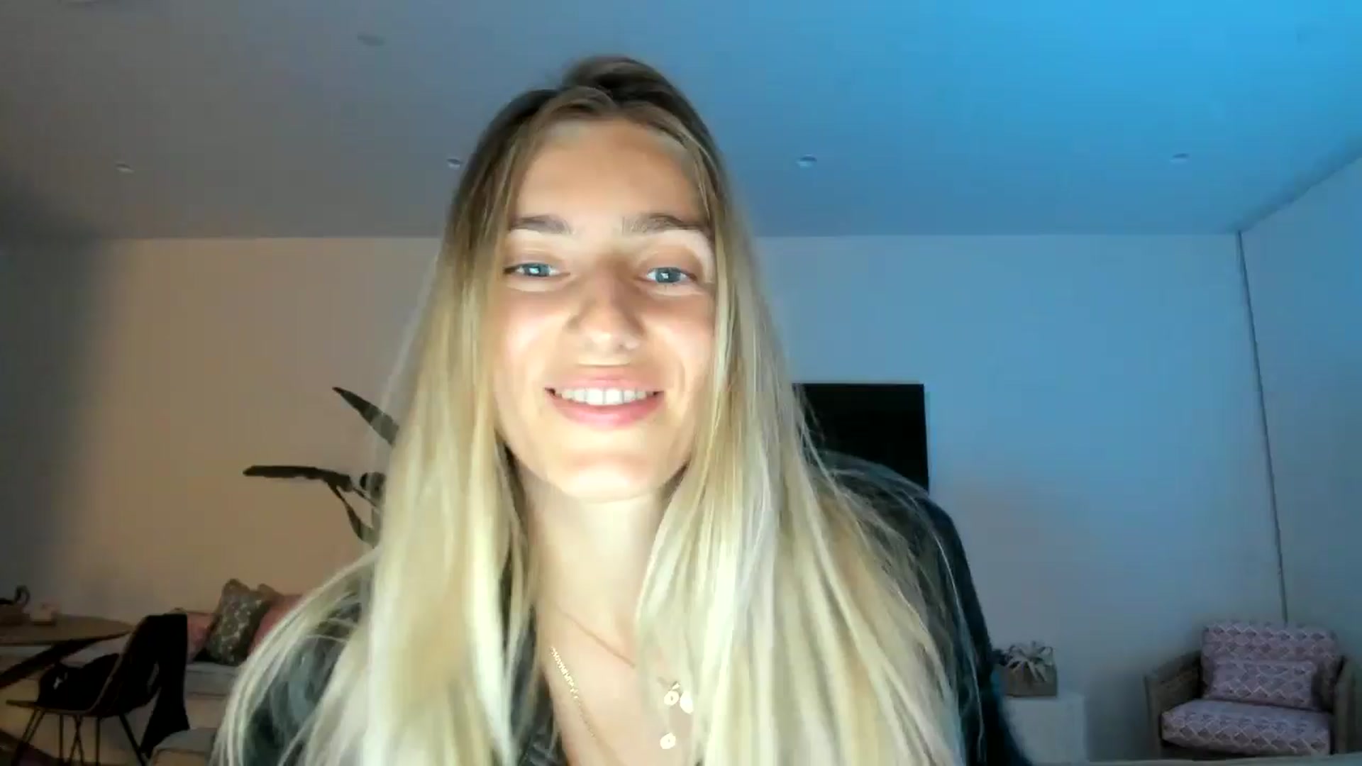 Gallery image thumbnail from Vodka_Queen's myfreecams stream on, 02/21/2025, 08:23 image 9 of 20