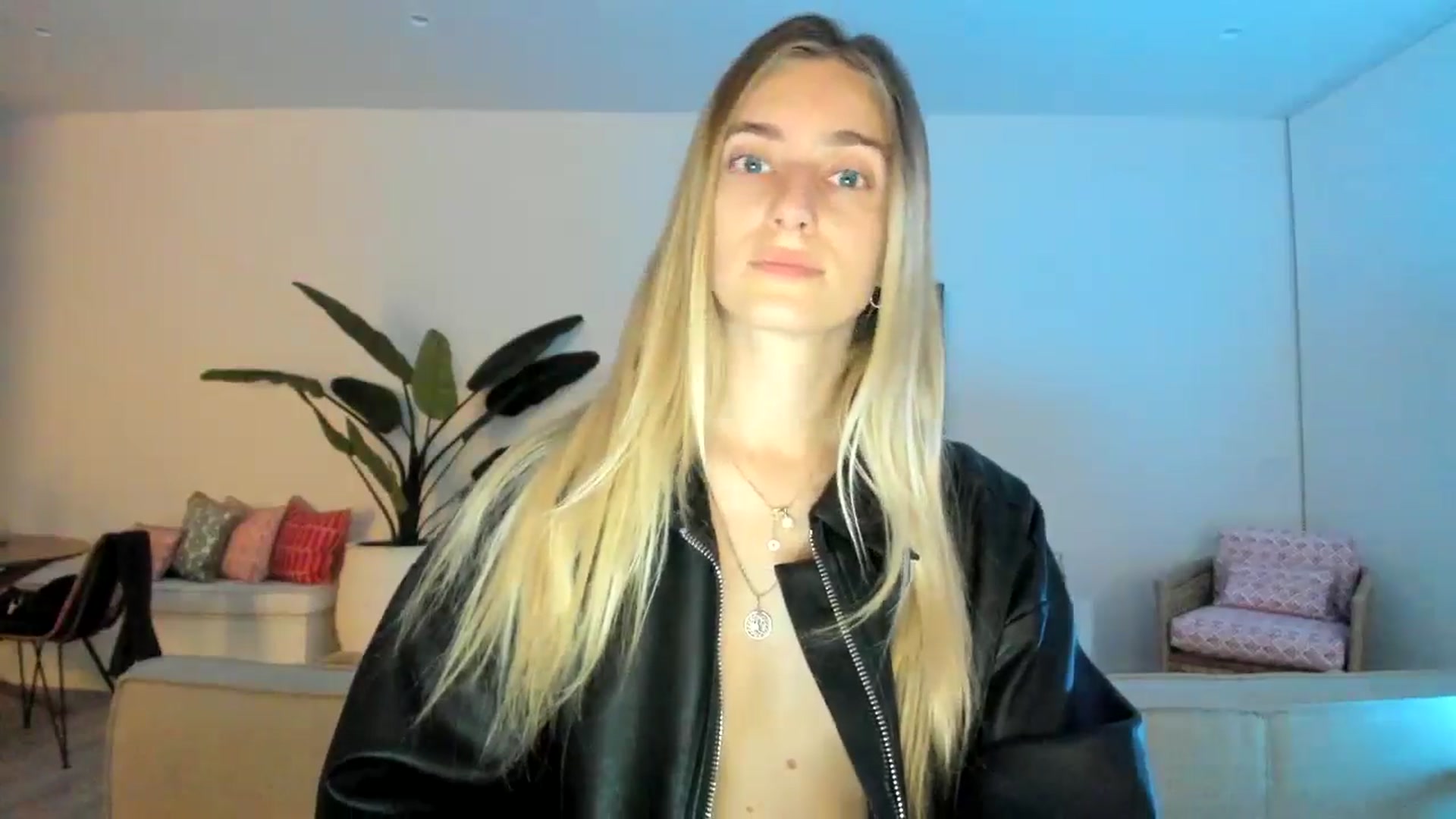Gallery image thumbnail from Vodka_Queen's myfreecams stream on, 02/21/2025, 08:23 image 13 of 20