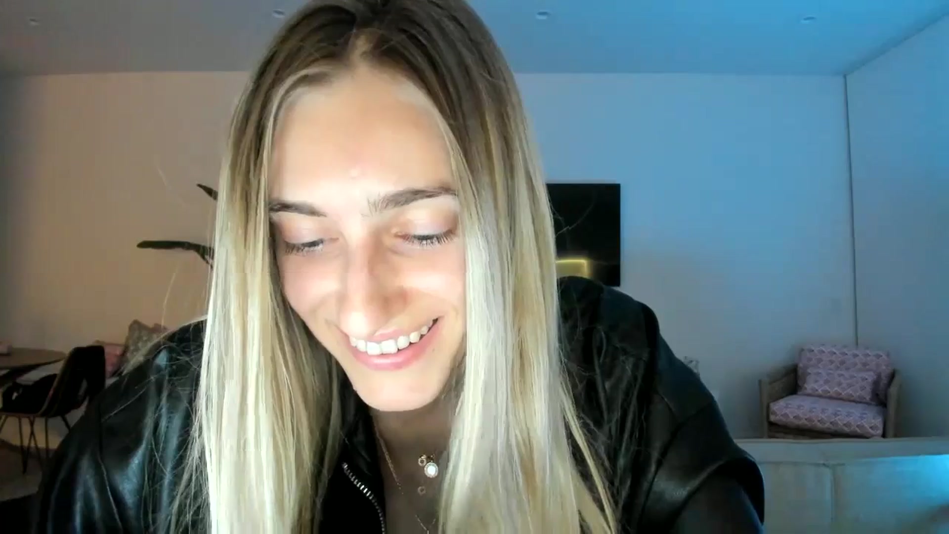 Gallery image thumbnail from Vodka_Queen's myfreecams stream on, 02/21/2025, 08:23 image 14 of 20