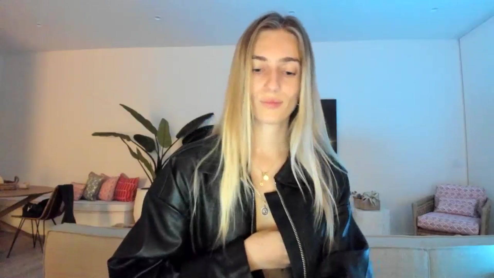 Gallery image thumbnail from Vodka_Queen's myfreecams stream on, 02/21/2025, 08:23 image 2 of 20