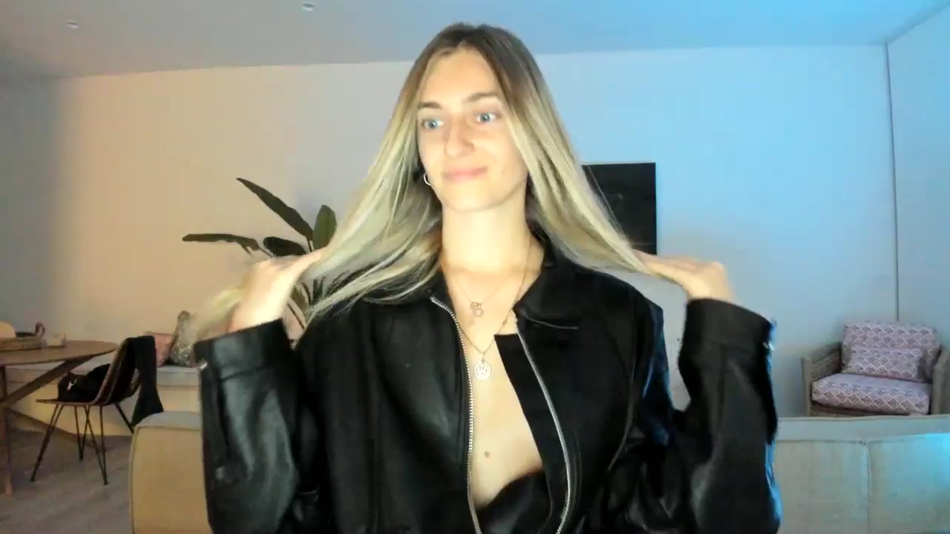 Gallery image thumbnail from Vodka_Queen's myfreecams stream on, 02/21/2025, 08:23 image 18 of 20