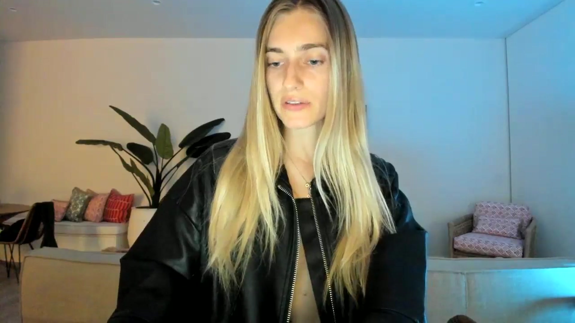 Gallery image thumbnail from Vodka_Queen's myfreecams stream on, 02/21/2025, 08:23 image 7 of 20