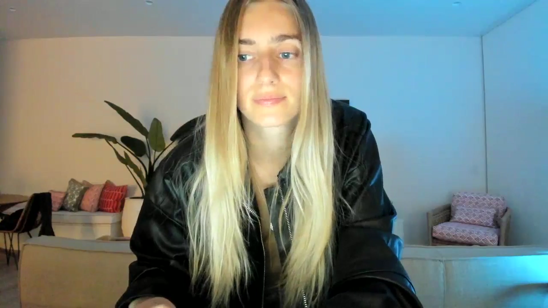 Gallery image thumbnail from Vodka_Queen's myfreecams stream on, 02/21/2025, 08:23 image 6 of 20