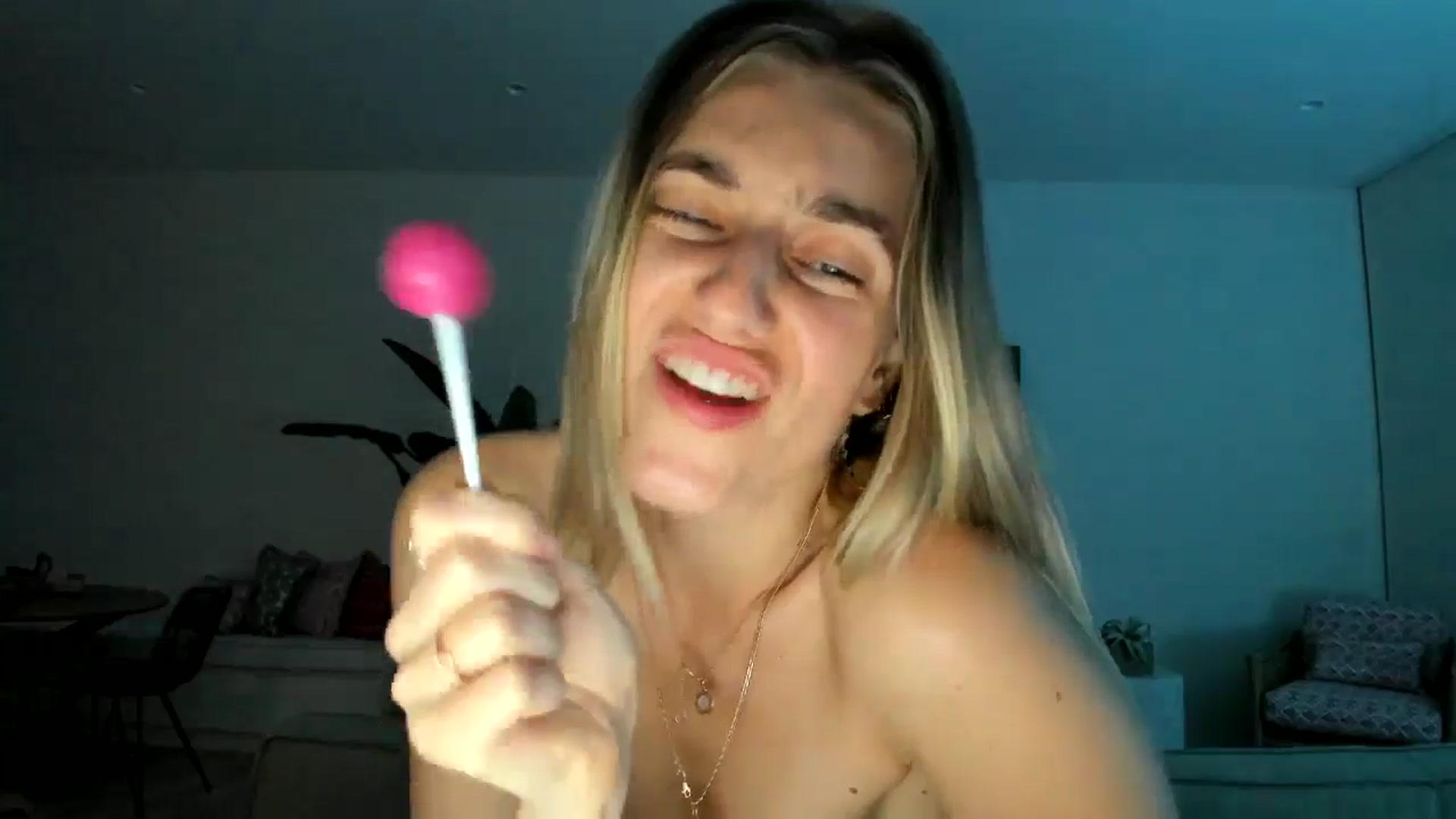 Gallery image thumbnail from Vodka_Queen's myfreecams stream on, 02/25/2025, 12:32 image 19 of 20