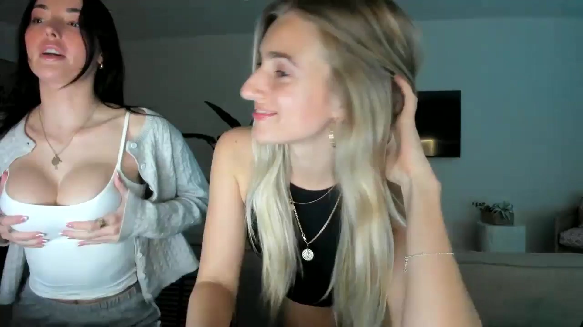 Gallery image thumbnail from Vodka_Queen's myfreecams stream on, 02/25/2025, 12:32 image 1 of 20
