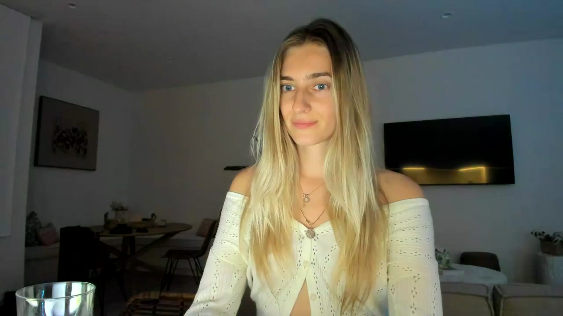 Gallery image thumbnail from Vodka_Queen's myfreecams stream on, 02/27/2025, 08:06 image 14 of 20