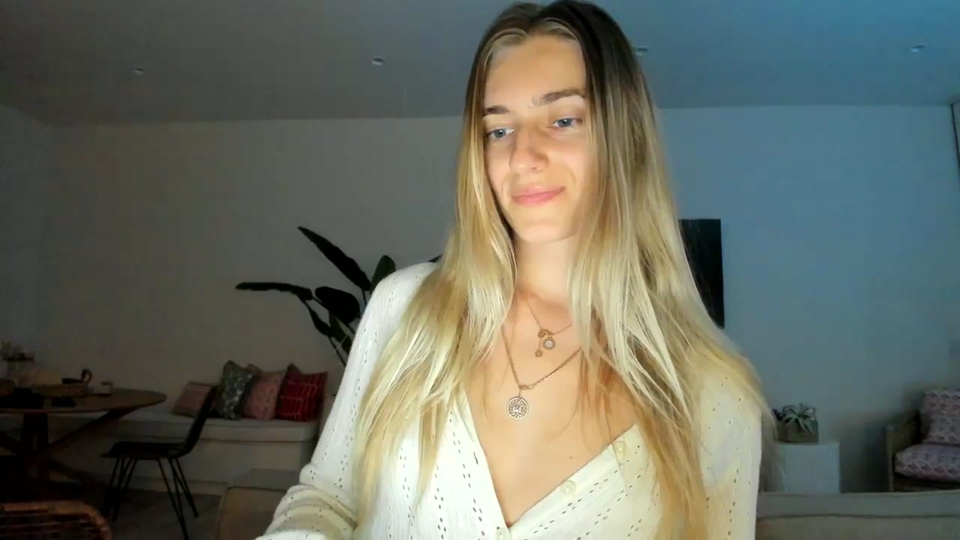 Gallery image thumbnail from Vodka_Queen's myfreecams stream on, 02/27/2025, 10:16 image 19 of 20