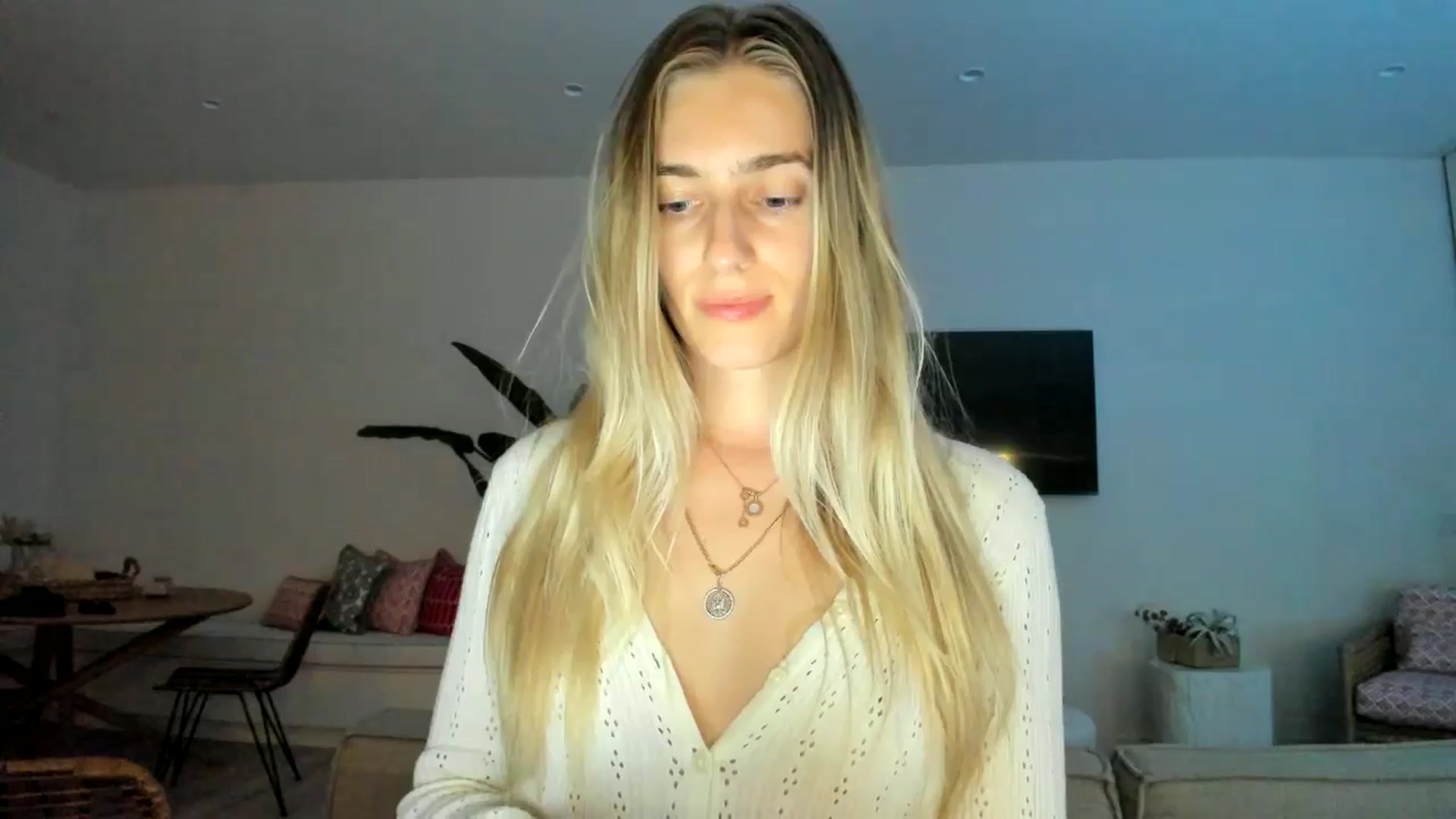 Gallery image thumbnail from Vodka_Queen's myfreecams stream on, 02/27/2025, 10:16 image 16 of 20