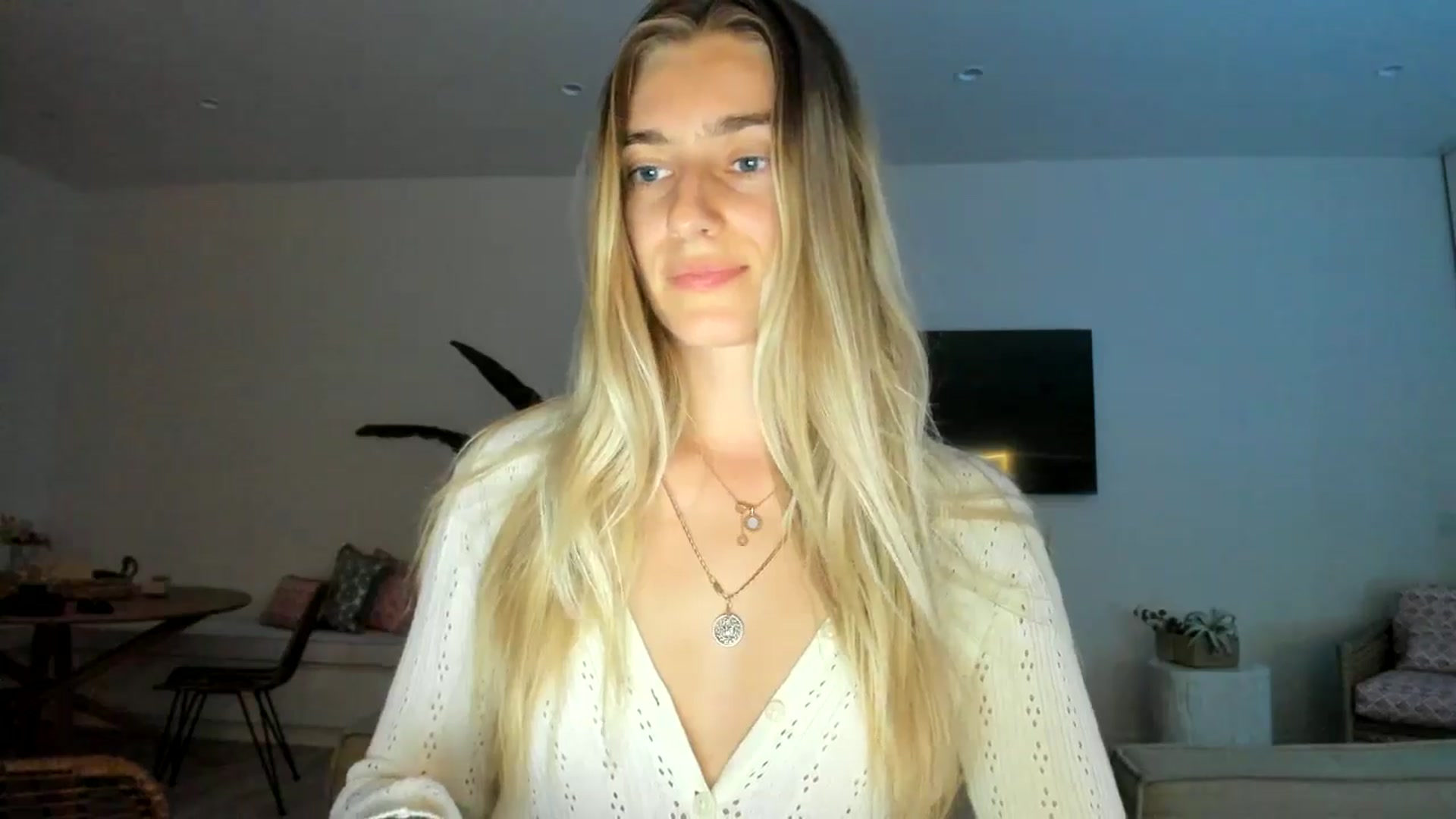 Gallery image thumbnail from Vodka_Queen's myfreecams stream on, 02/27/2025, 10:16 image 17 of 20
