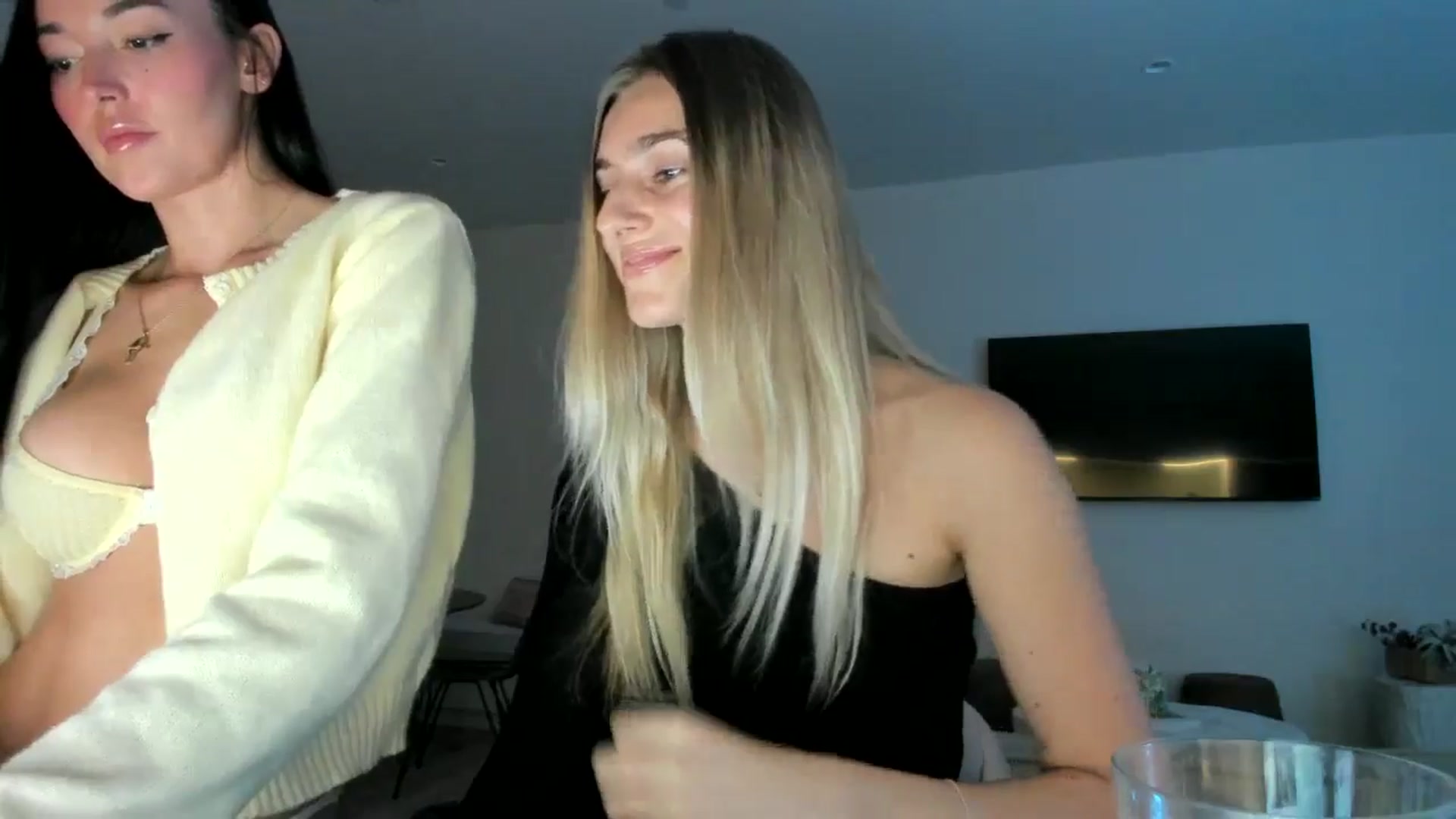 Gallery image thumbnail from Vodka_Queen's myfreecams stream on, 02/28/2025, 05:55 image 9 of 20