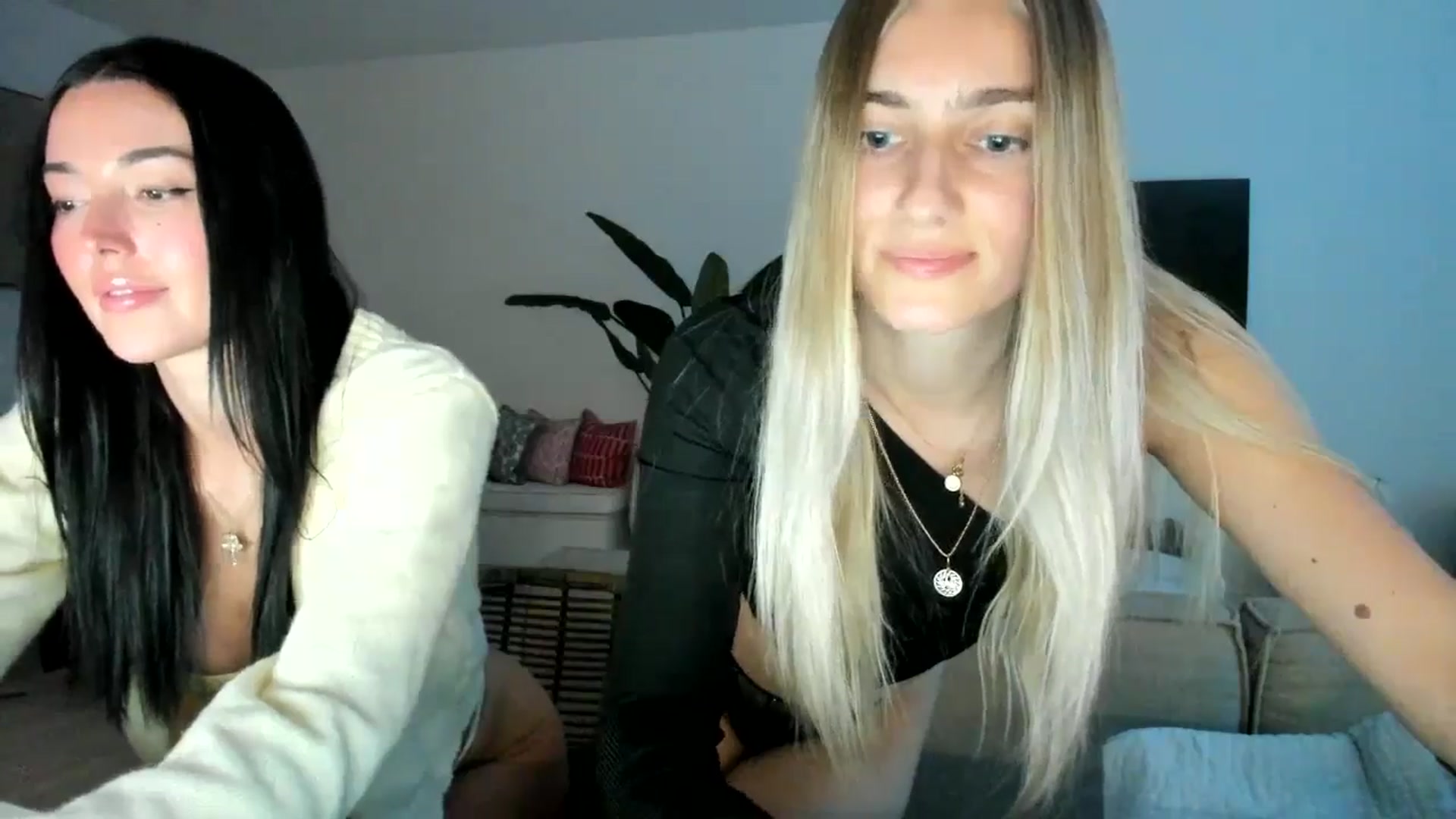 Gallery image thumbnail from Vodka_Queen's myfreecams stream on, 02/28/2025, 05:55 image 17 of 20