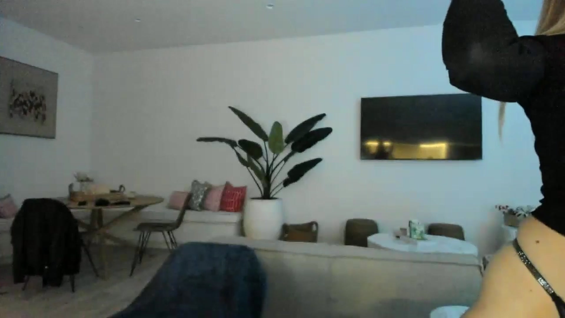 Gallery image thumbnail from Vodka_Queen's myfreecams stream on, 02/28/2025, 05:55 image 18 of 20