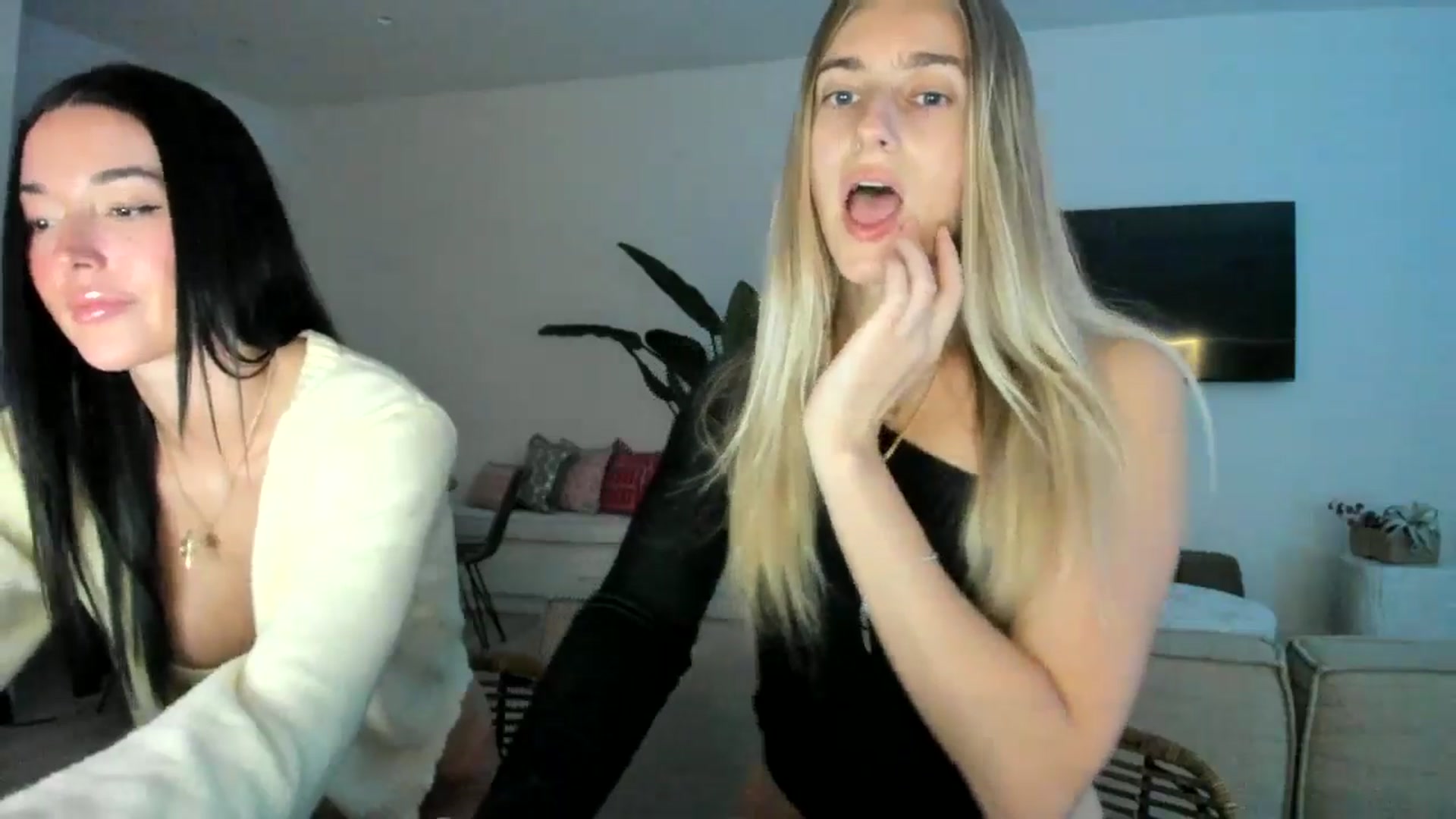 Gallery image thumbnail from Vodka_Queen's myfreecams stream on, 02/28/2025, 05:55 image 5 of 20