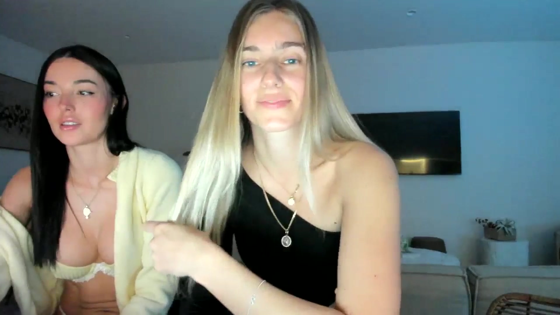 Gallery image thumbnail from Vodka_Queen's myfreecams stream on, 02/28/2025, 09:35 image 2 of 20