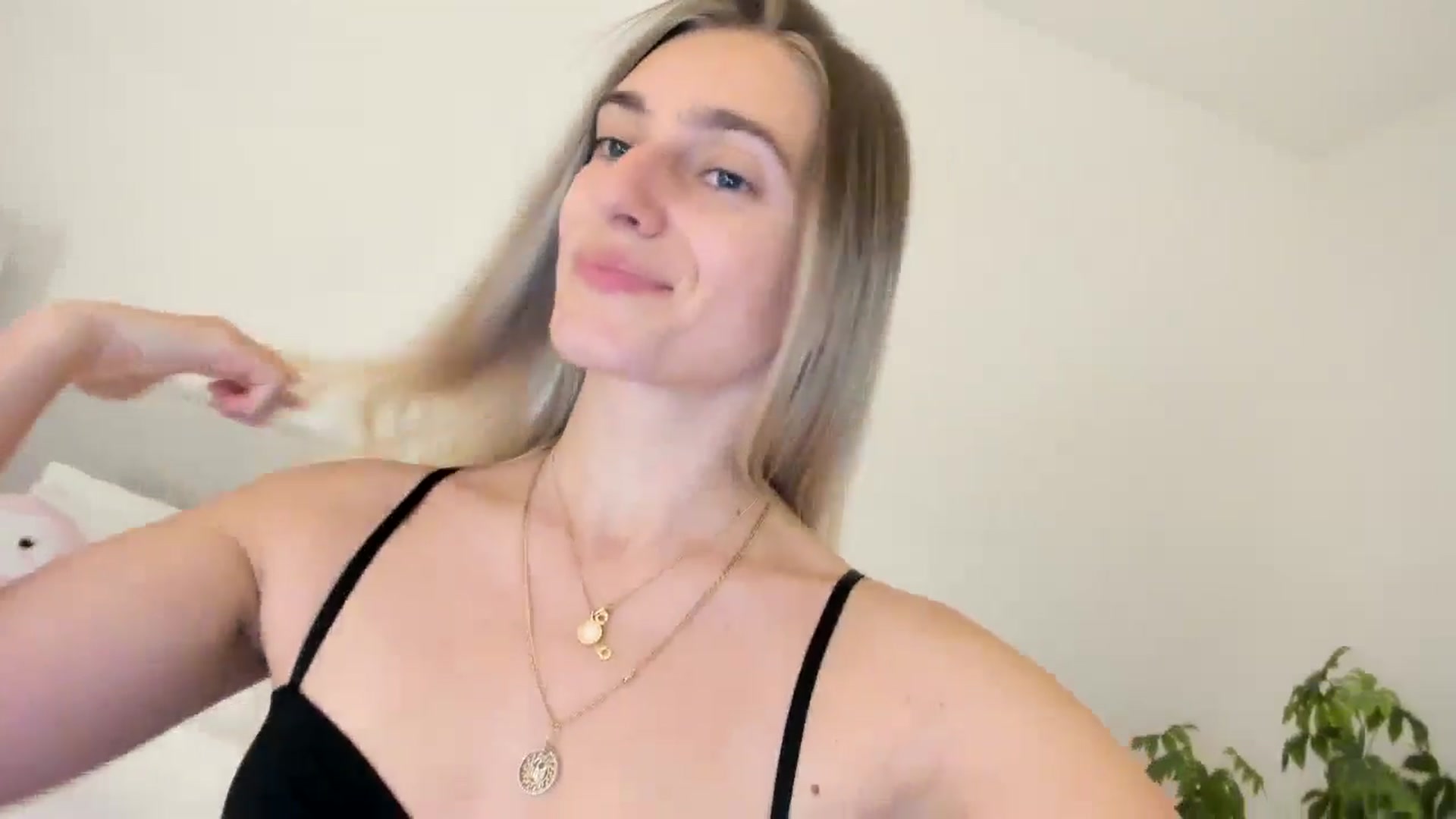Gallery image thumbnail from Vodka_Queen's myfreecams stream on, 03/01/2025, 07:31 image 2 of 20