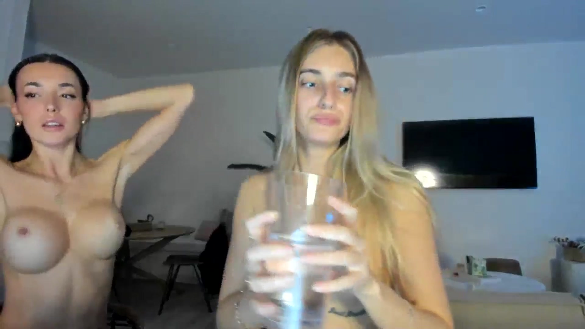 Gallery image thumbnail from Vodka_Queen's myfreecams stream on, 03/02/2025, 07:31 image 14 of 20