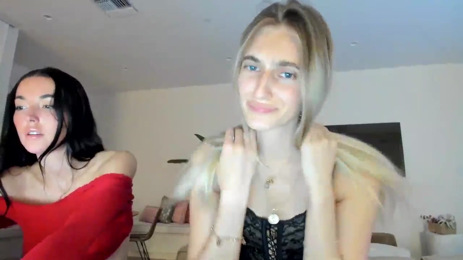 Gallery image thumbnail from Vodka_Queen's myfreecams stream on, 03/04/2025, 08:26 image 17 of 20