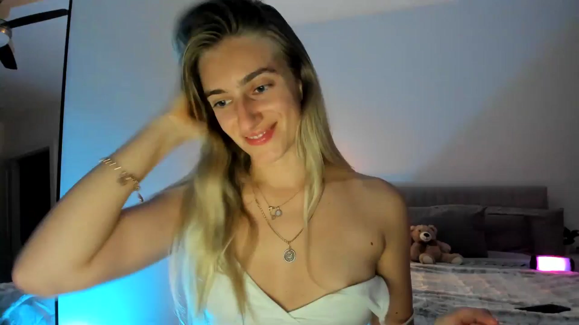 Gallery image thumbnail from Vodka_Queen's myfreecams stream on, 03/06/2025, 09:38 image 4 of 20