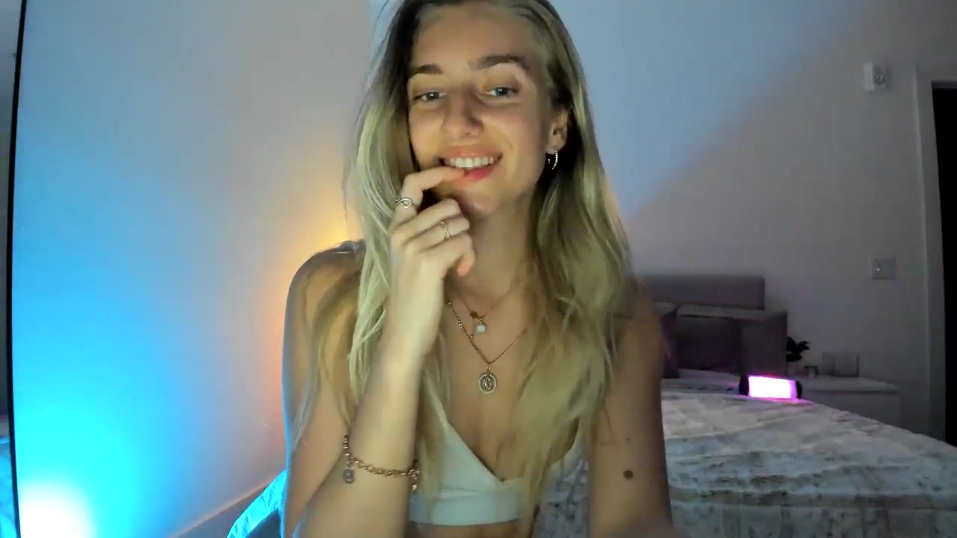 Gallery image thumbnail from Vodka_Queen's myfreecams stream on, 03/06/2025, 09:38 image 6 of 20