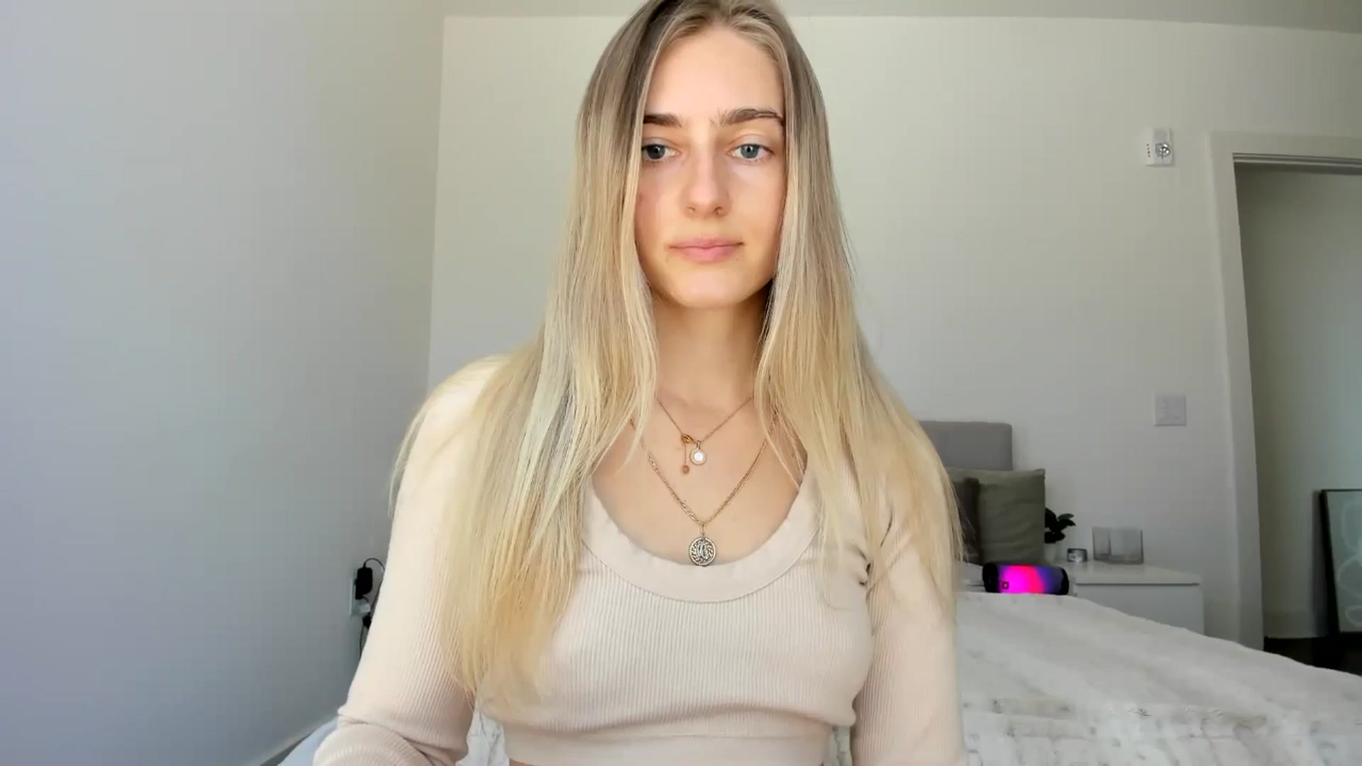 Gallery image thumbnail from Vodka_Queen's myfreecams stream on, 03/09/2025, 21:16 image 6 of 20