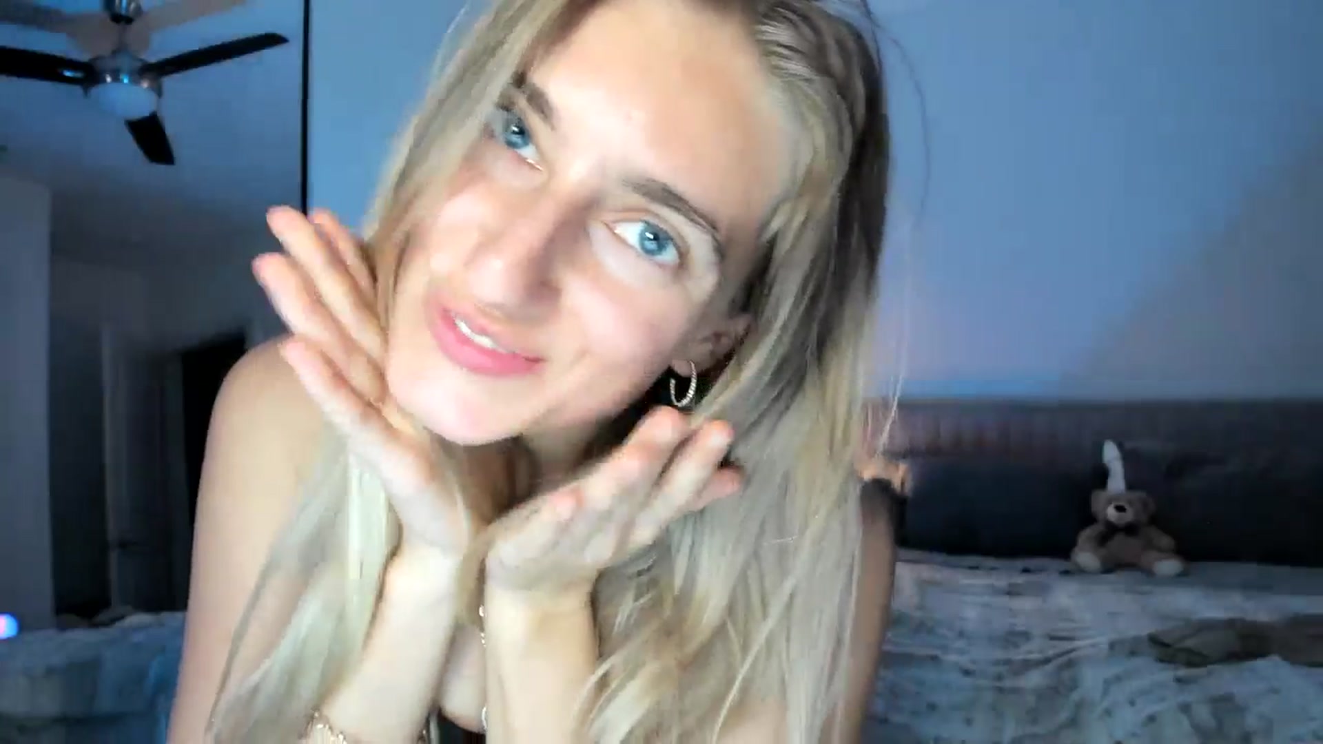 Gallery image thumbnail from Vodka_Queen's myfreecams stream on, 03/12/2025, 10:07 image 20 of 20