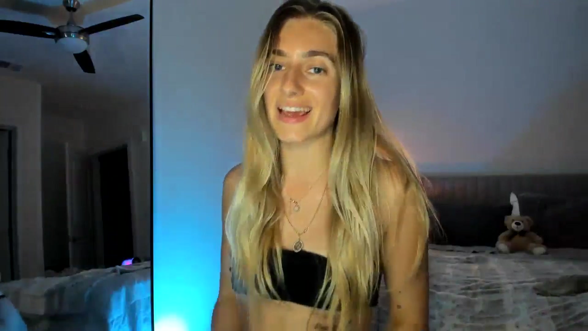 Gallery image thumbnail from Vodka_Queen's myfreecams stream on, 03/12/2025, 14:26 image 8 of 20